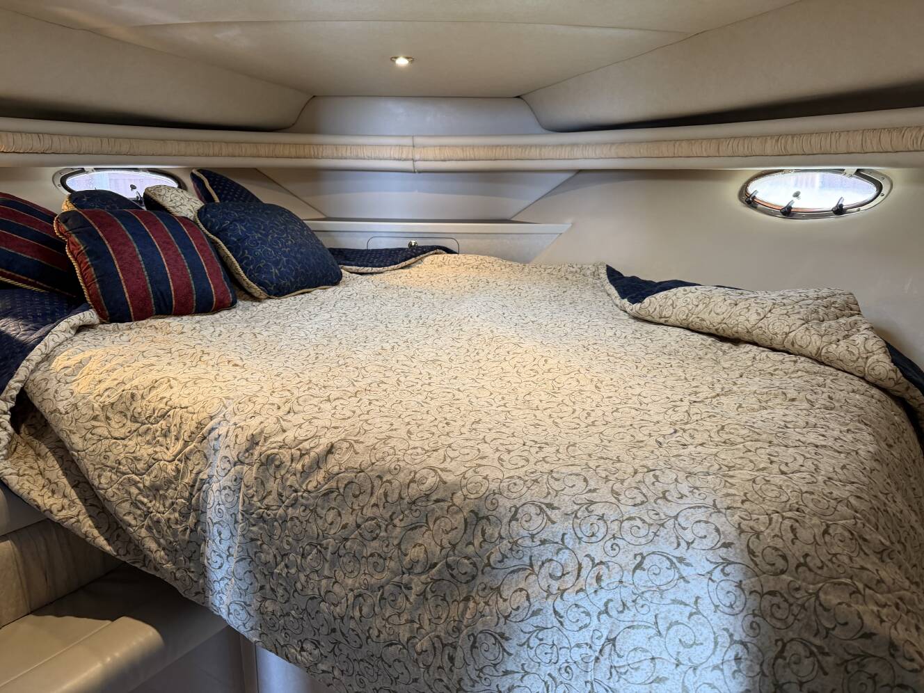 A photo of this 1997 Regal 402 Commodore