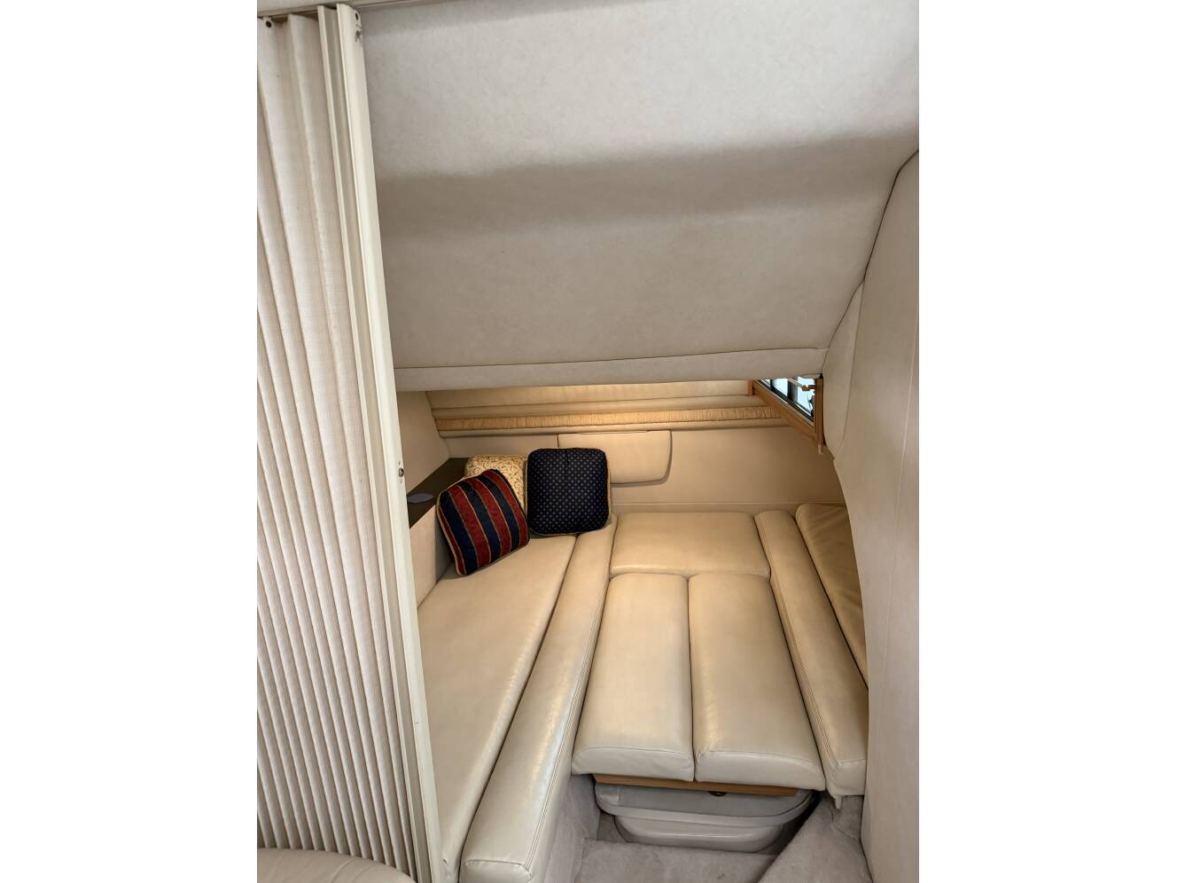 A photo of this 1997 Regal 402 Commodore