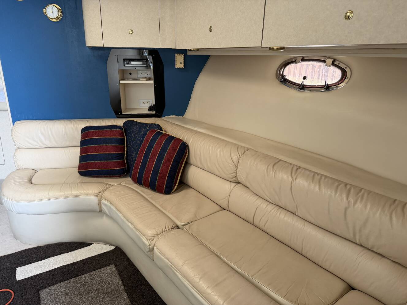 A photo of this 1997 Regal 402 Commodore