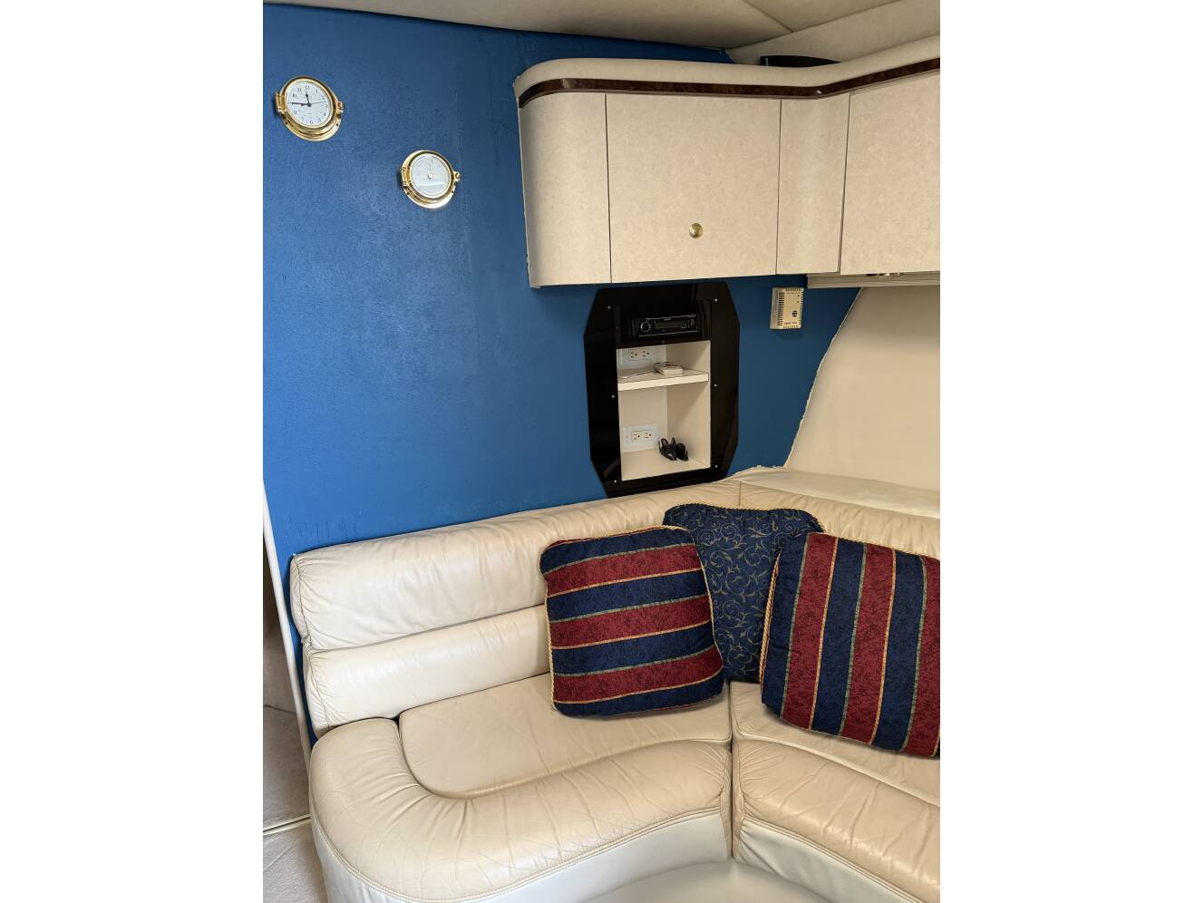A photo of this 1997 Regal 402 Commodore