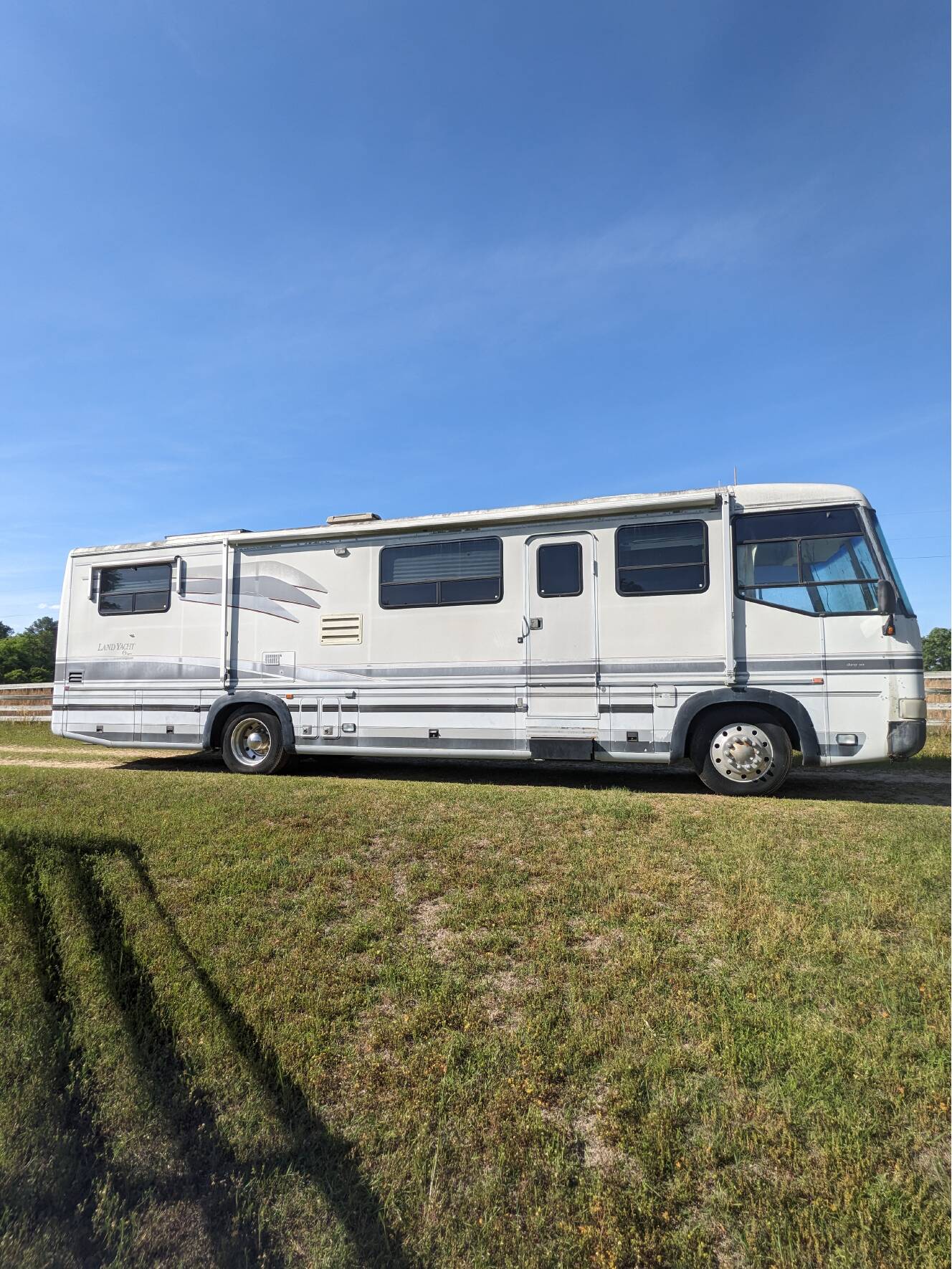 A photo of this 1987 Airstream 345