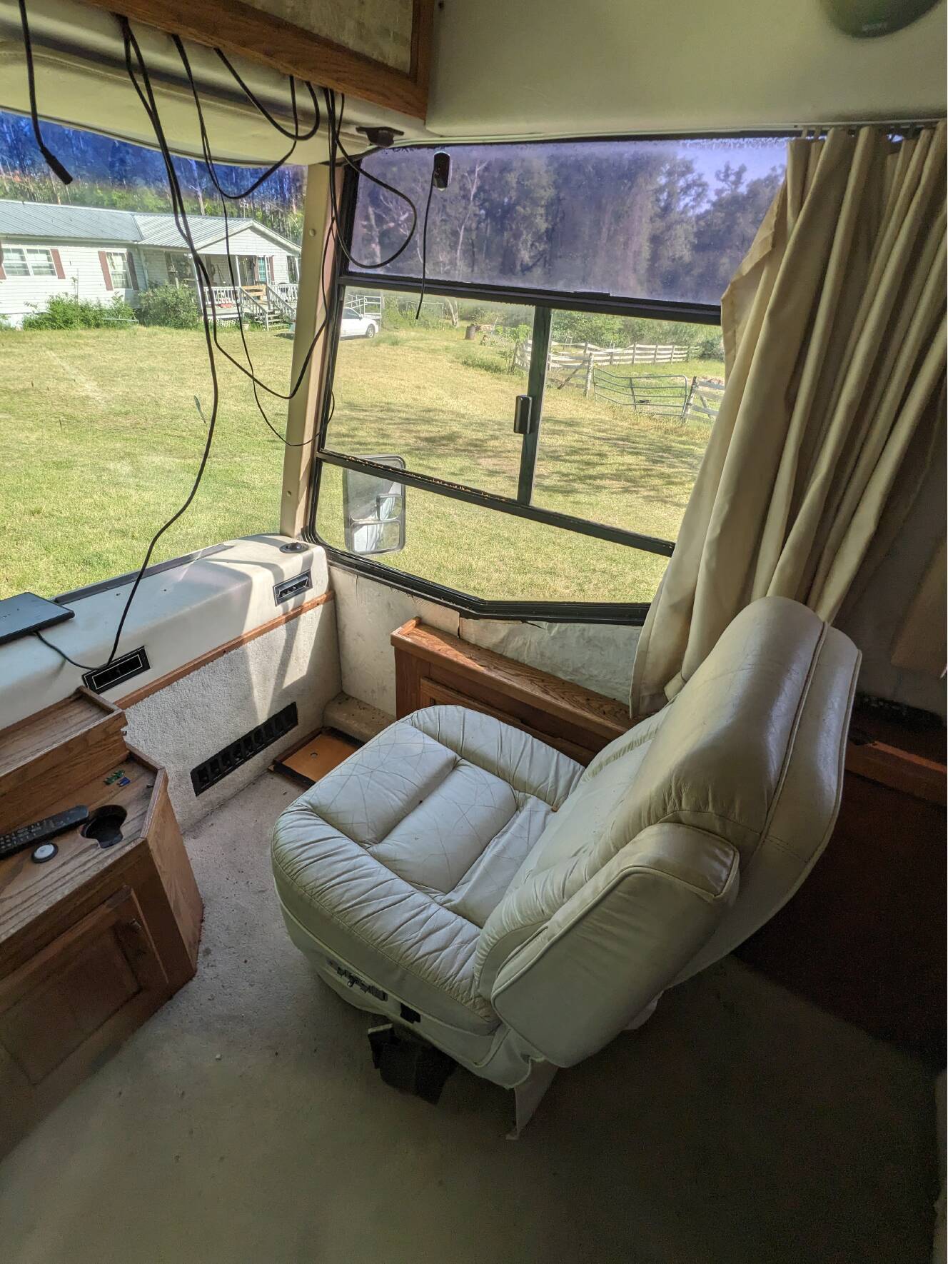 A photo of this 1987 Airstream 345