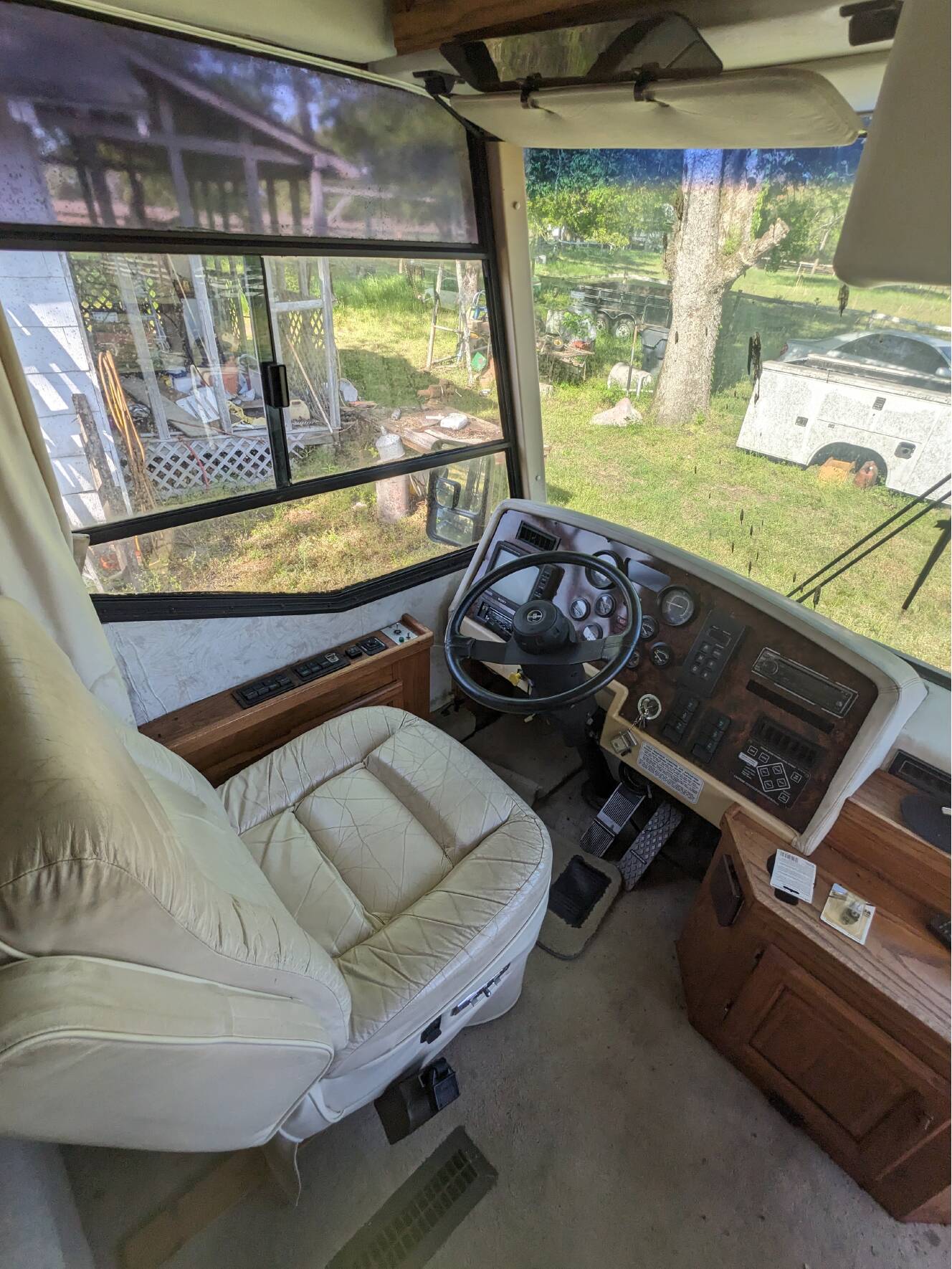 A photo of this 1987 Airstream 345