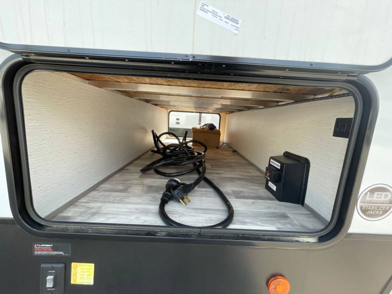 A photo of this 2023 Dutchmen KODIAK 289BHSL
