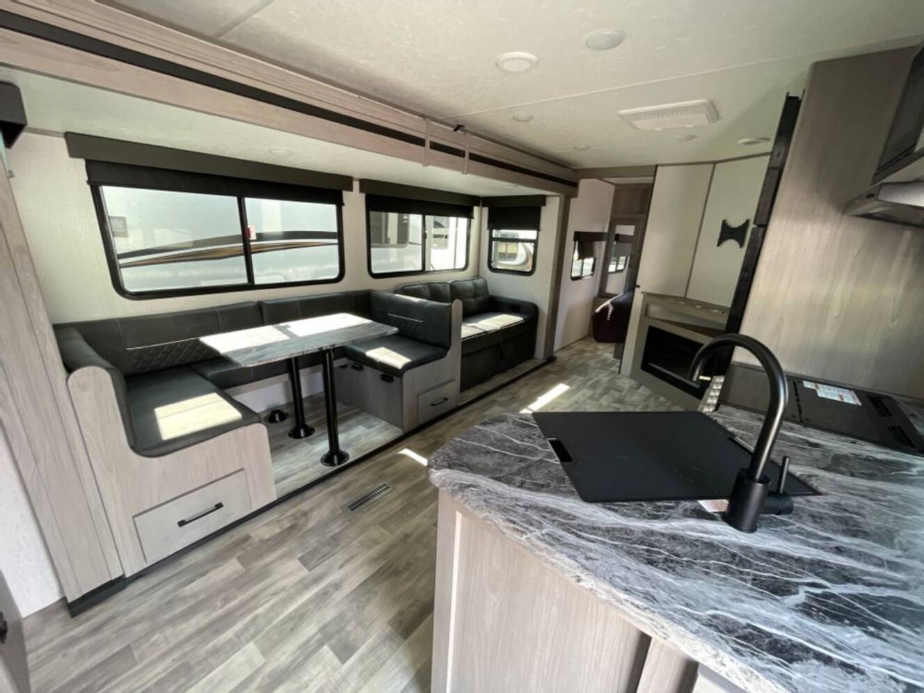 A photo of this 2023 Dutchmen KODIAK 289BHSL
