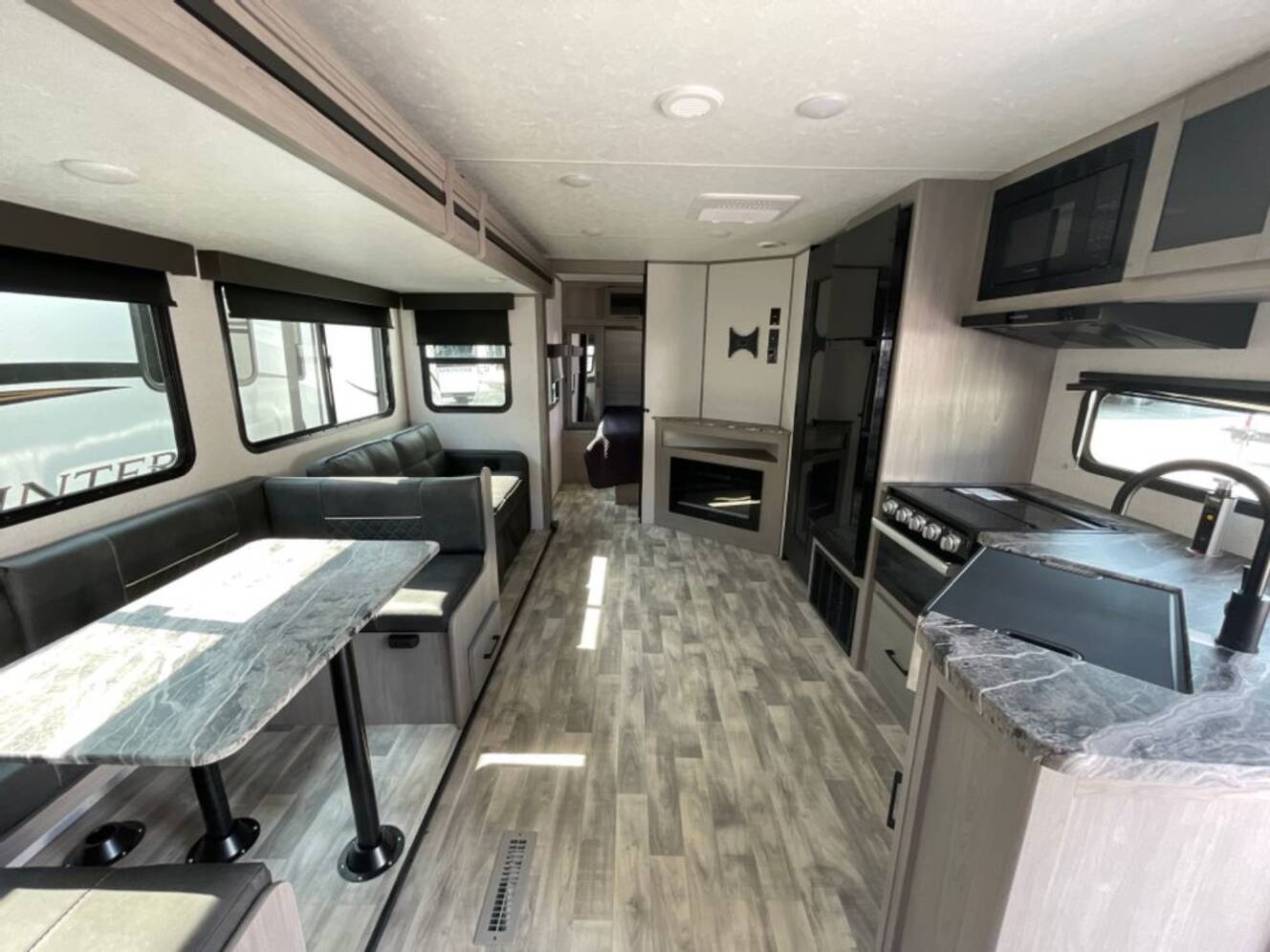 A photo of this 2023 Dutchmen KODIAK 289BHSL