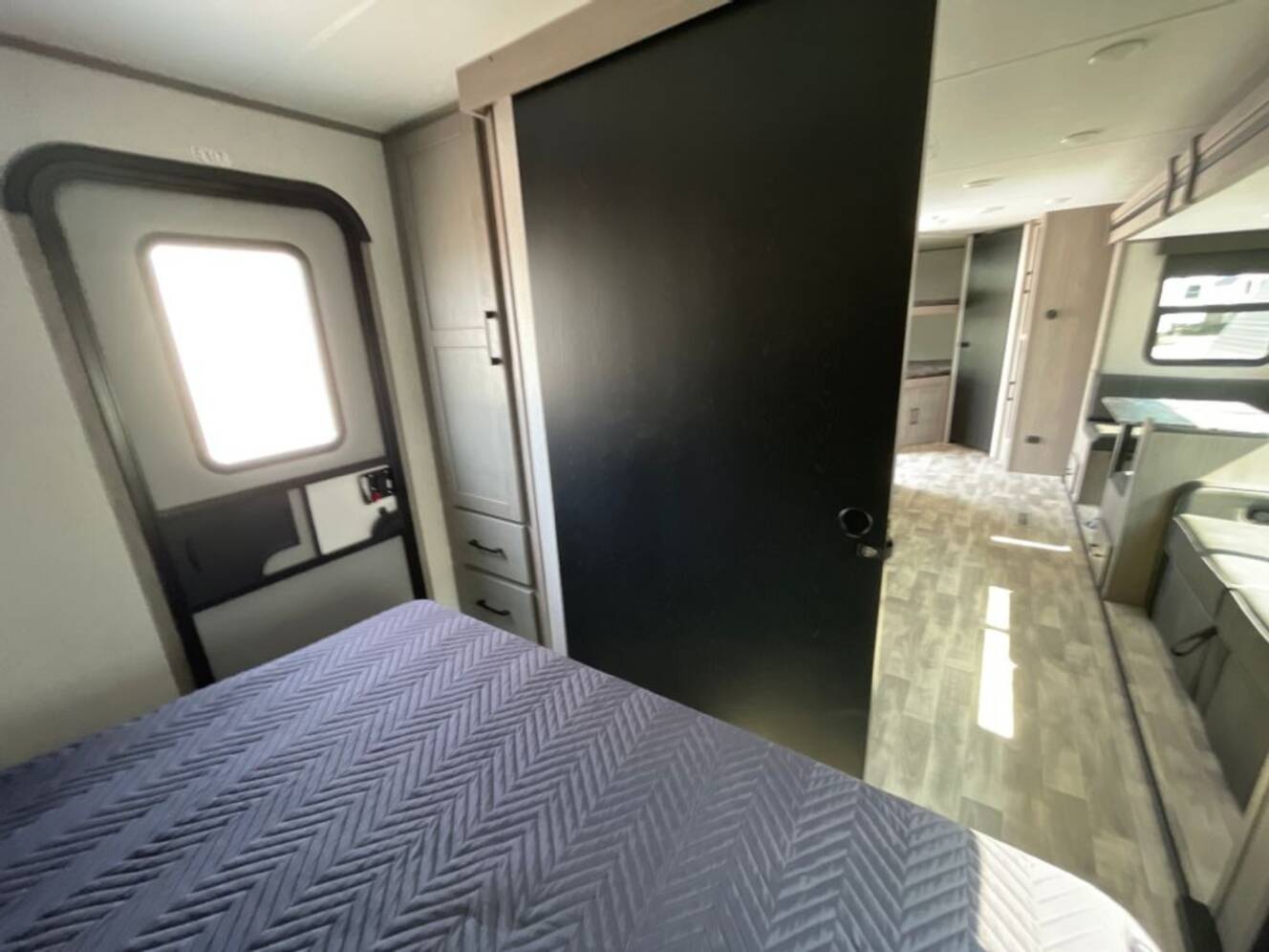 A photo of this 2023 Dutchmen KODIAK 289BHSL