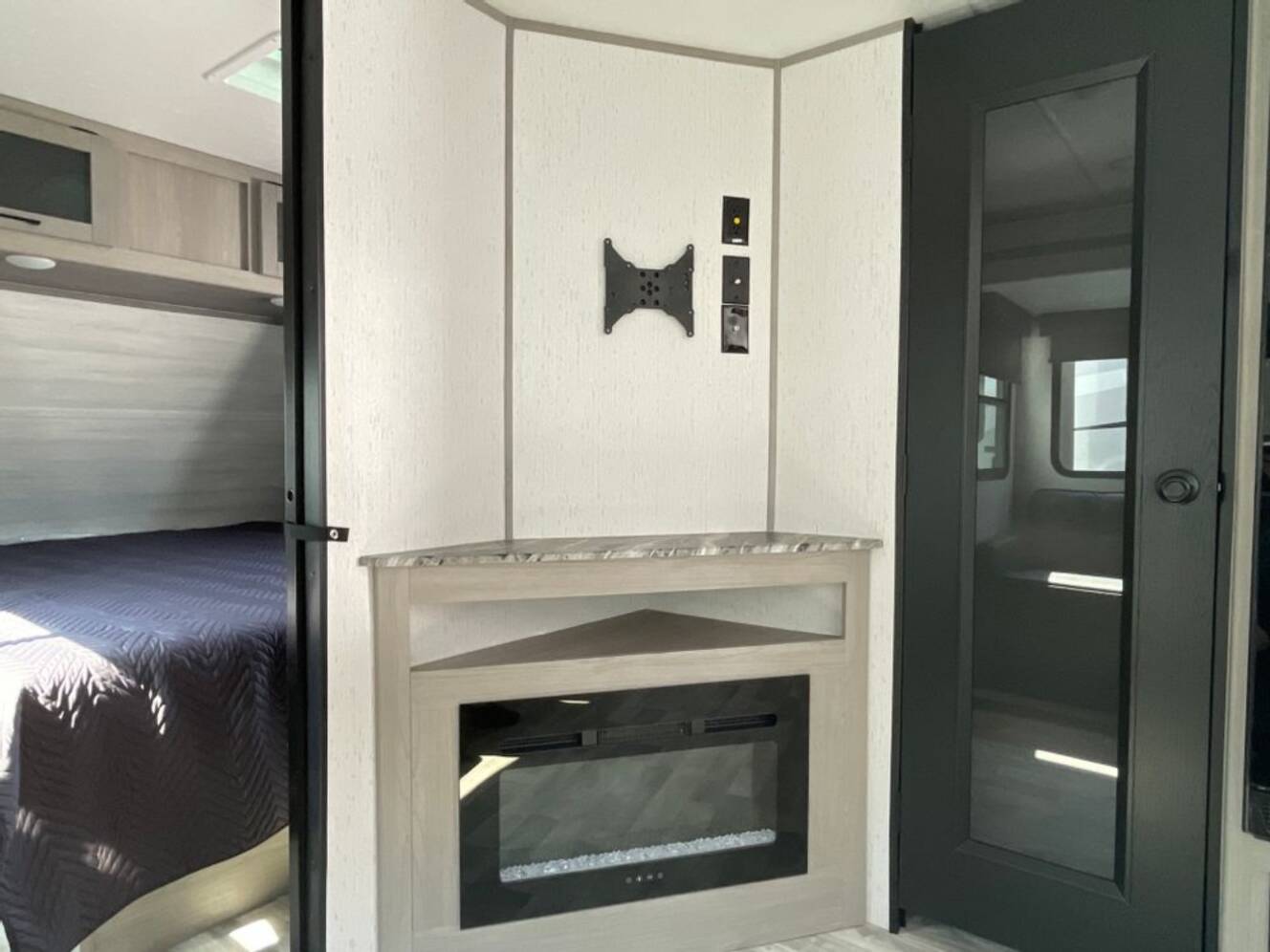 A photo of this 2023 Dutchmen KODIAK 289BHSL
