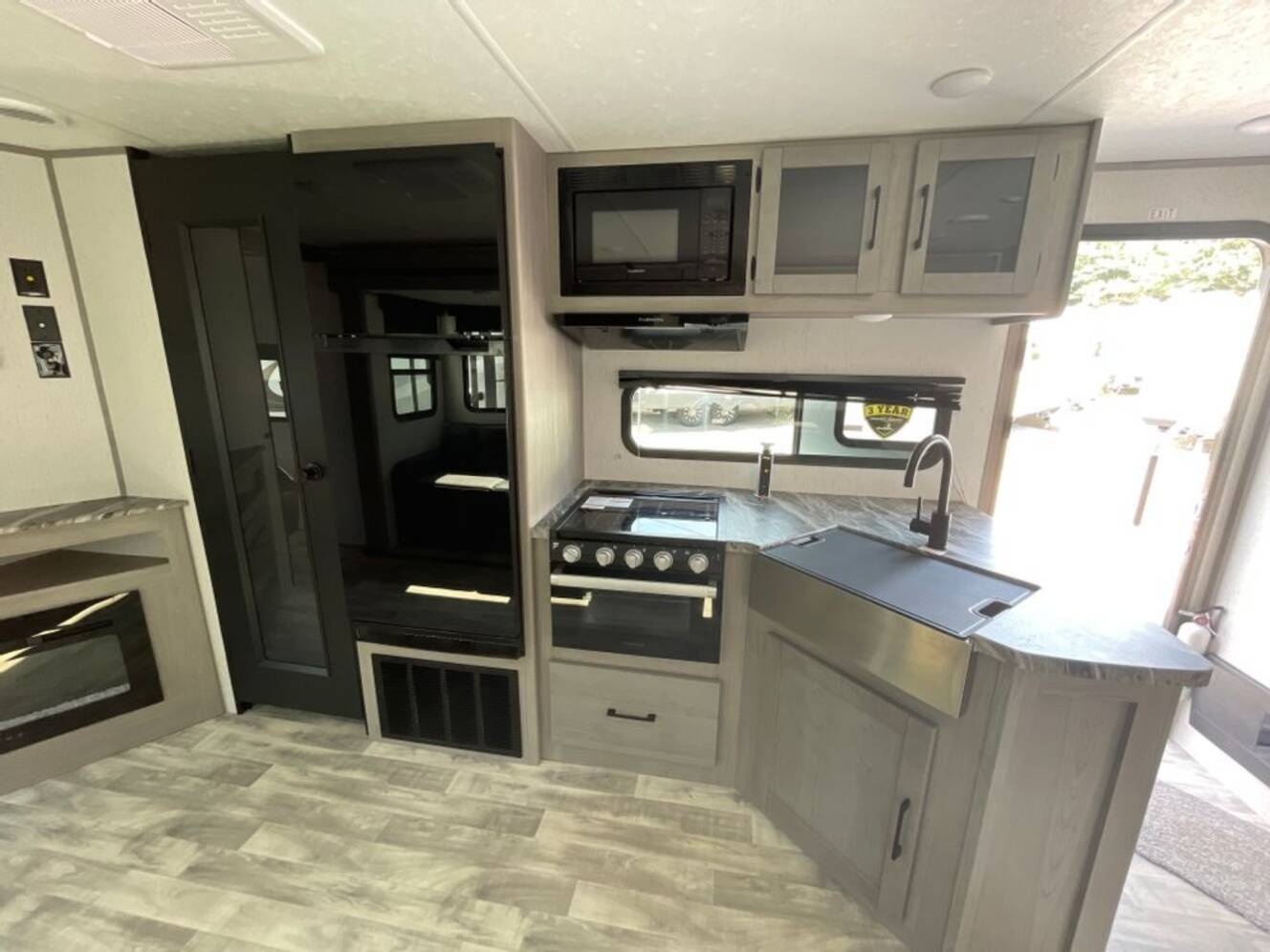 A photo of this 2023 Dutchmen KODIAK 289BHSL