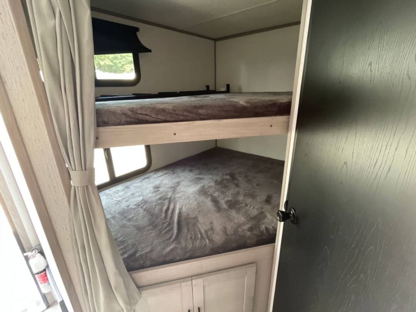 A photo of this 2023 Dutchmen KODIAK 289BHSL