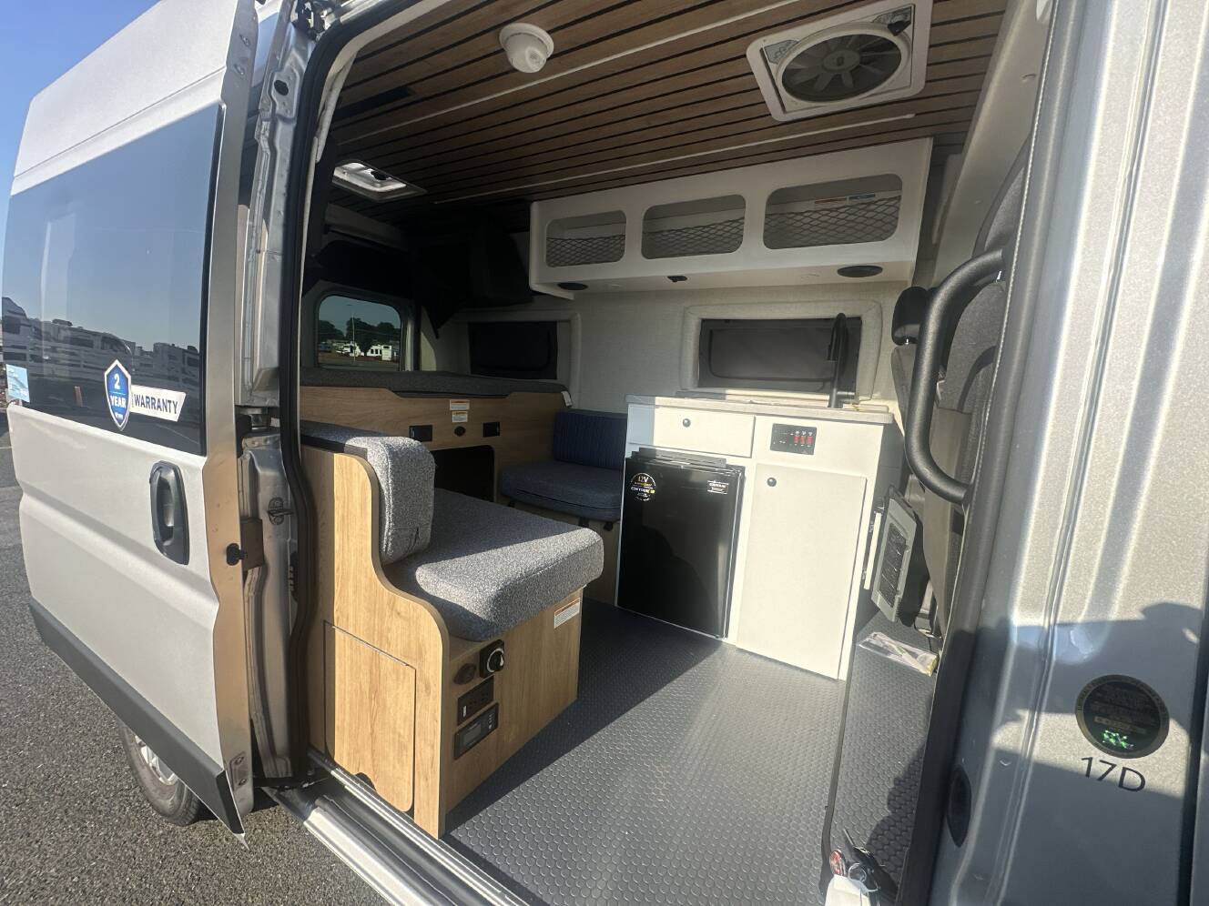 A photo of this 2027 Thor FREEDOM ELITE 17D