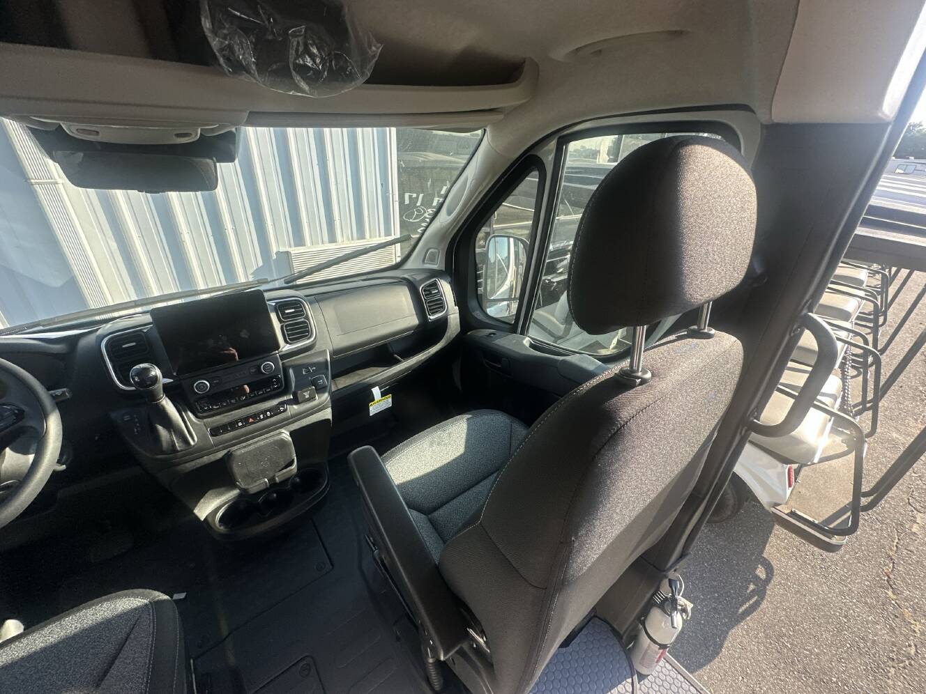 A photo of this 2027 Thor FREEDOM ELITE 17D