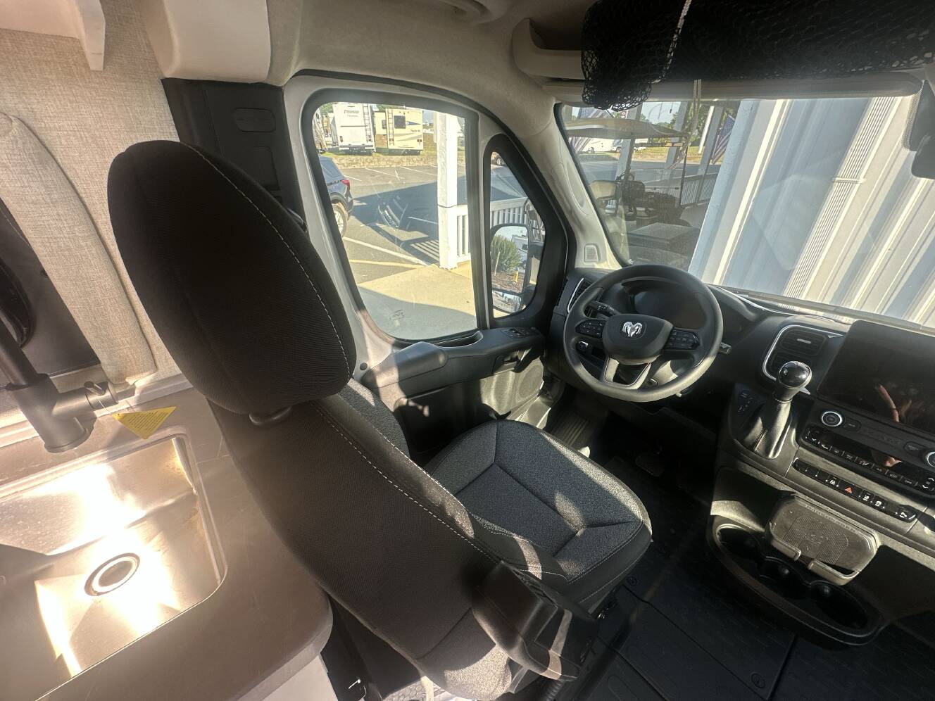 A photo of this 2027 Thor FREEDOM ELITE 17D