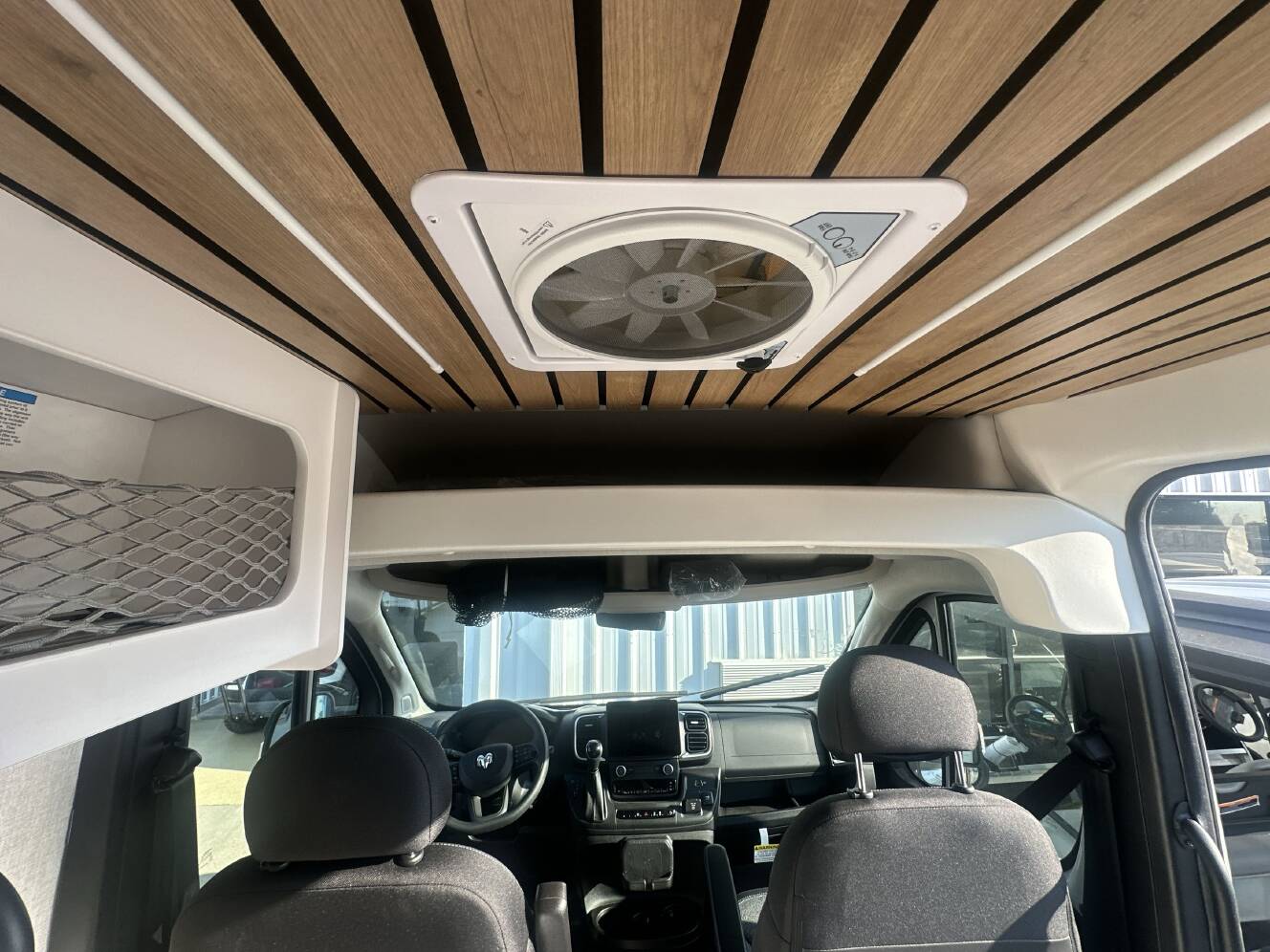A photo of this 2027 Thor FREEDOM ELITE 17D