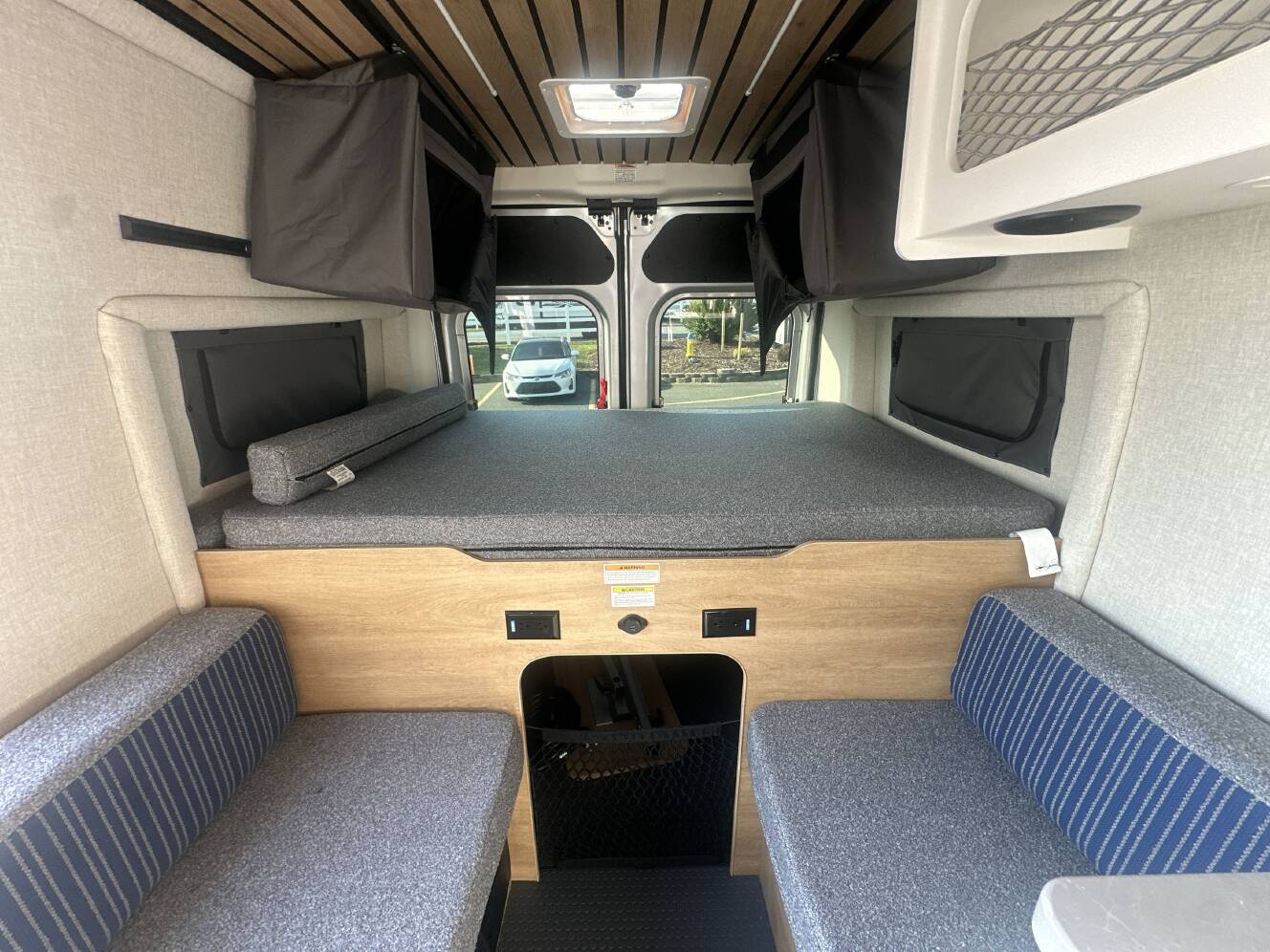 A photo of this 2027 Thor FREEDOM ELITE 17D