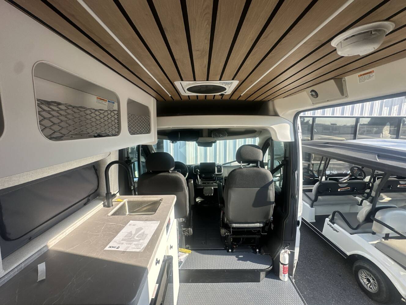 A photo of this 2027 Thor FREEDOM ELITE 17D
