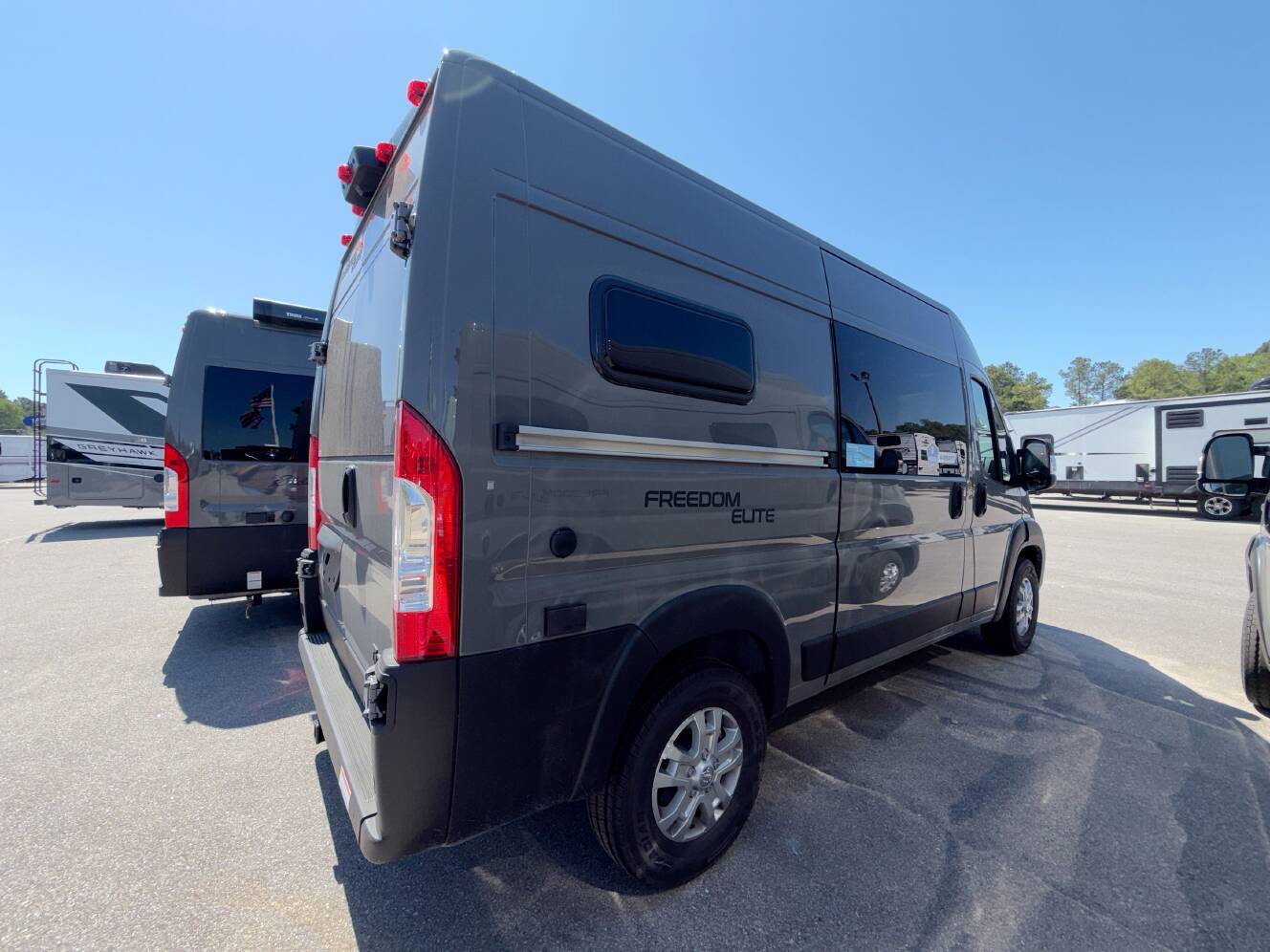 A photo of this 2027 Thor FREEDOM ELITE 17D