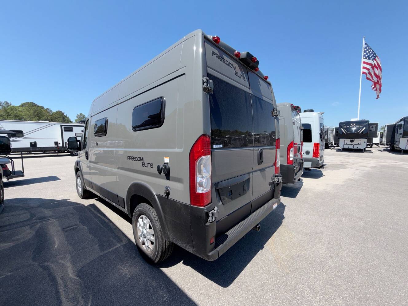 A photo of this 2027 Thor FREEDOM ELITE 17D
