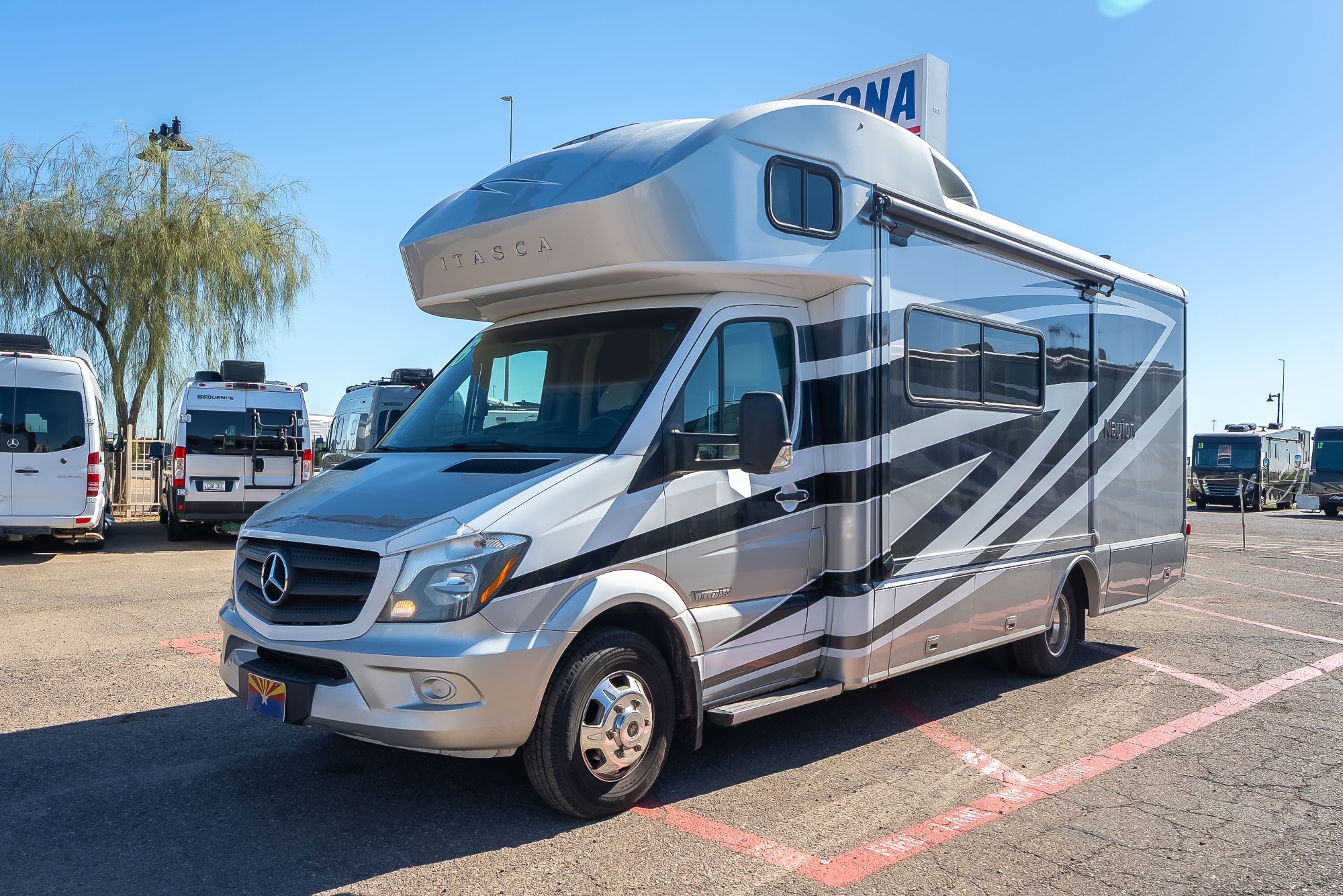 2016 Winnebago NAVION 24J in el mirage AZ