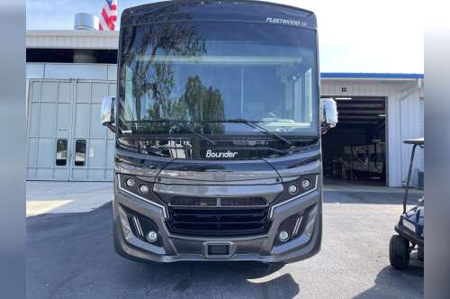 2026 Fleetwood BOUNDER 33C in midway FL