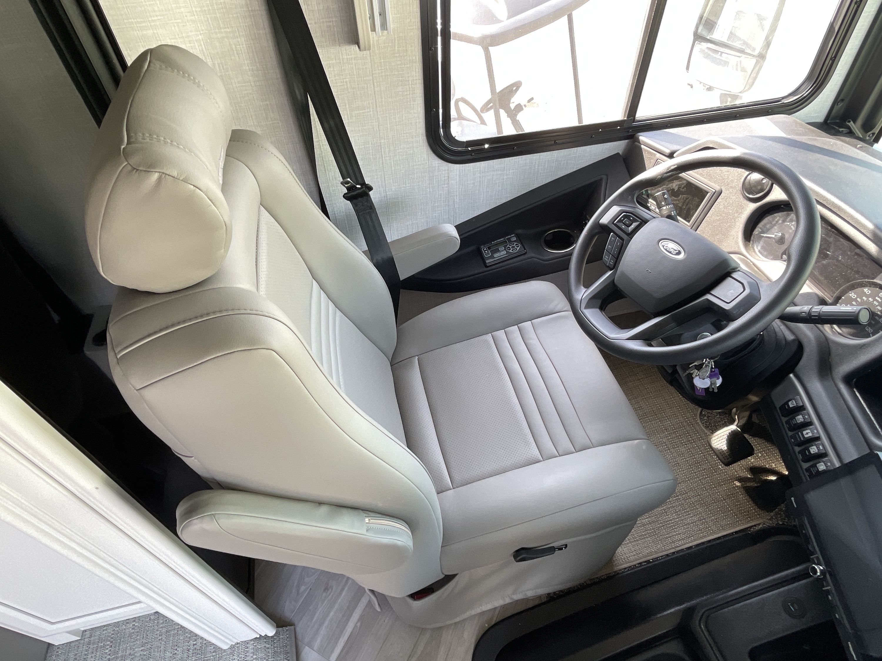 2026 Fleetwood BOUNDER 33C in midway FL