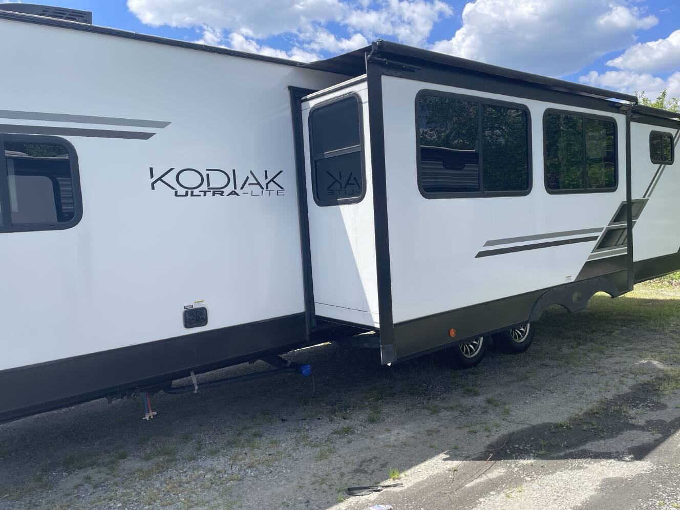 A photo of this 2023 Dutchmen KODIAK 332BHSL