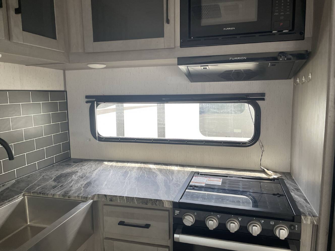 A photo of this 2023 Dutchmen KODIAK 332BHSL