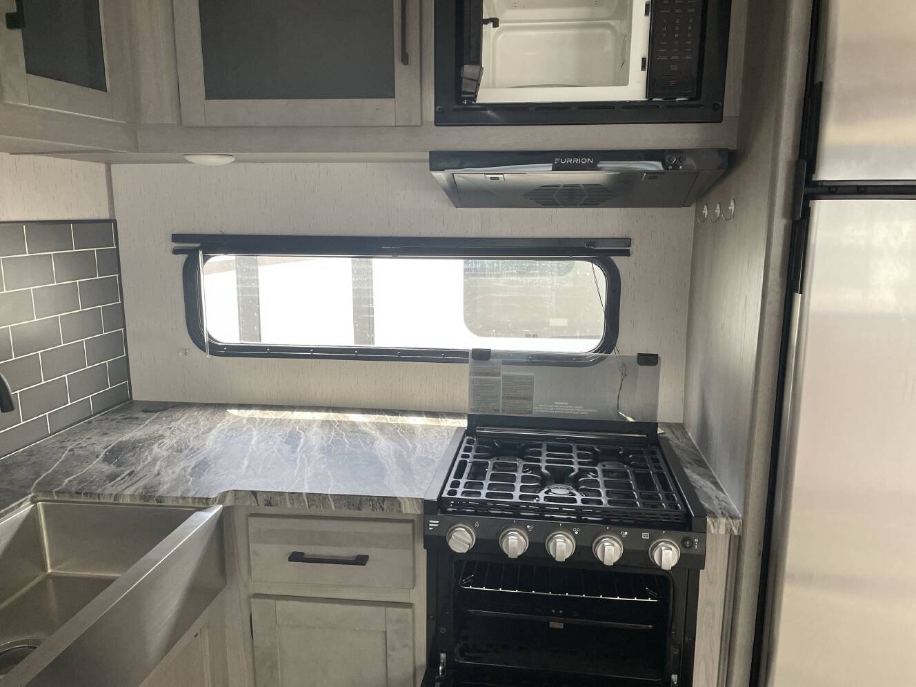 A photo of this 2023 Dutchmen KODIAK 332BHSL