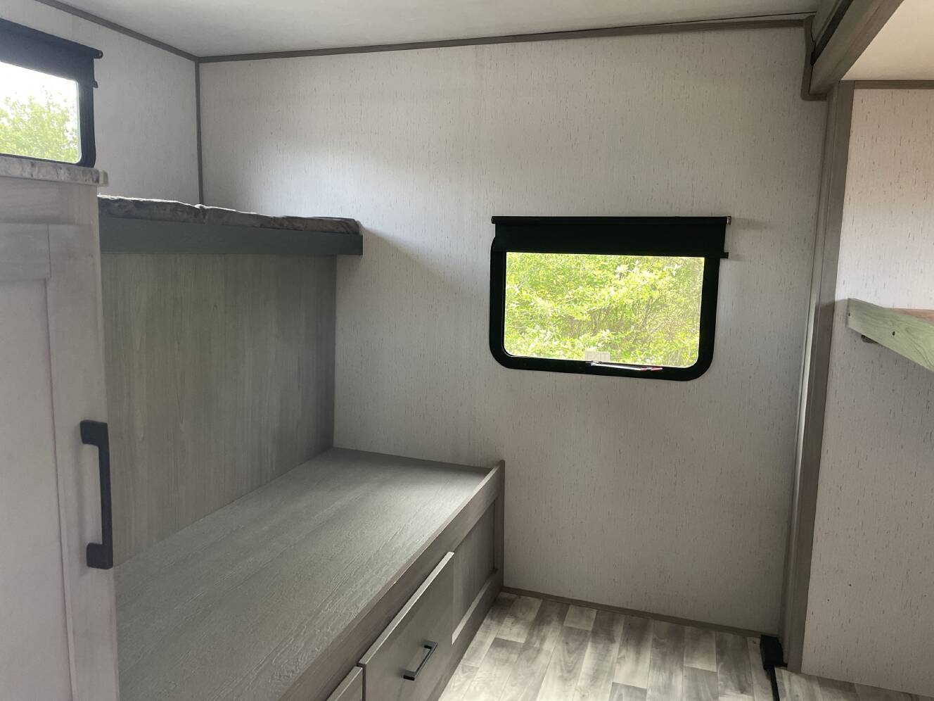 A photo of this 2023 Dutchmen KODIAK 332BHSL