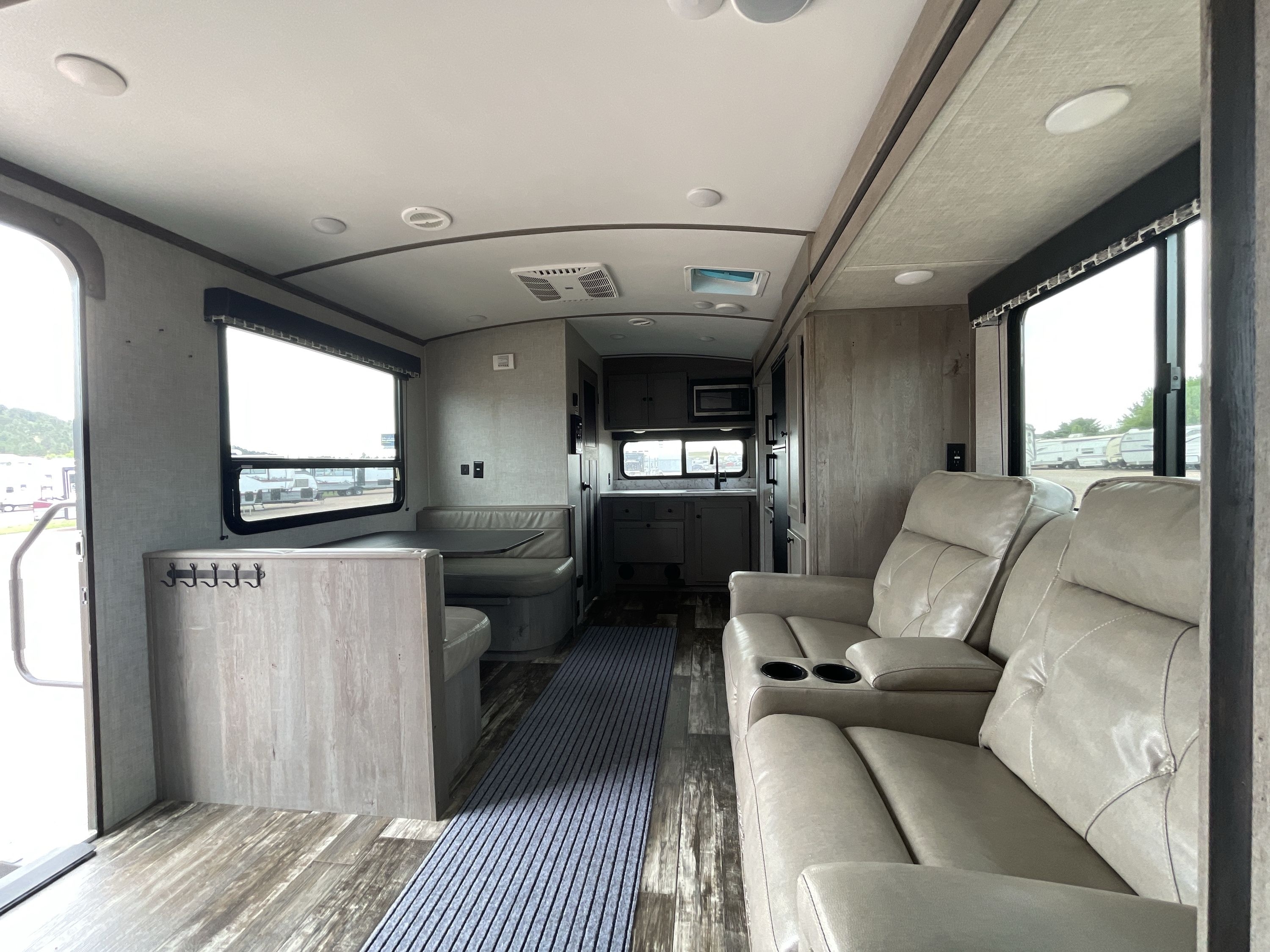 2020 Keystone OUTBACK ULTRA-LITE 221UMD in summerset SD