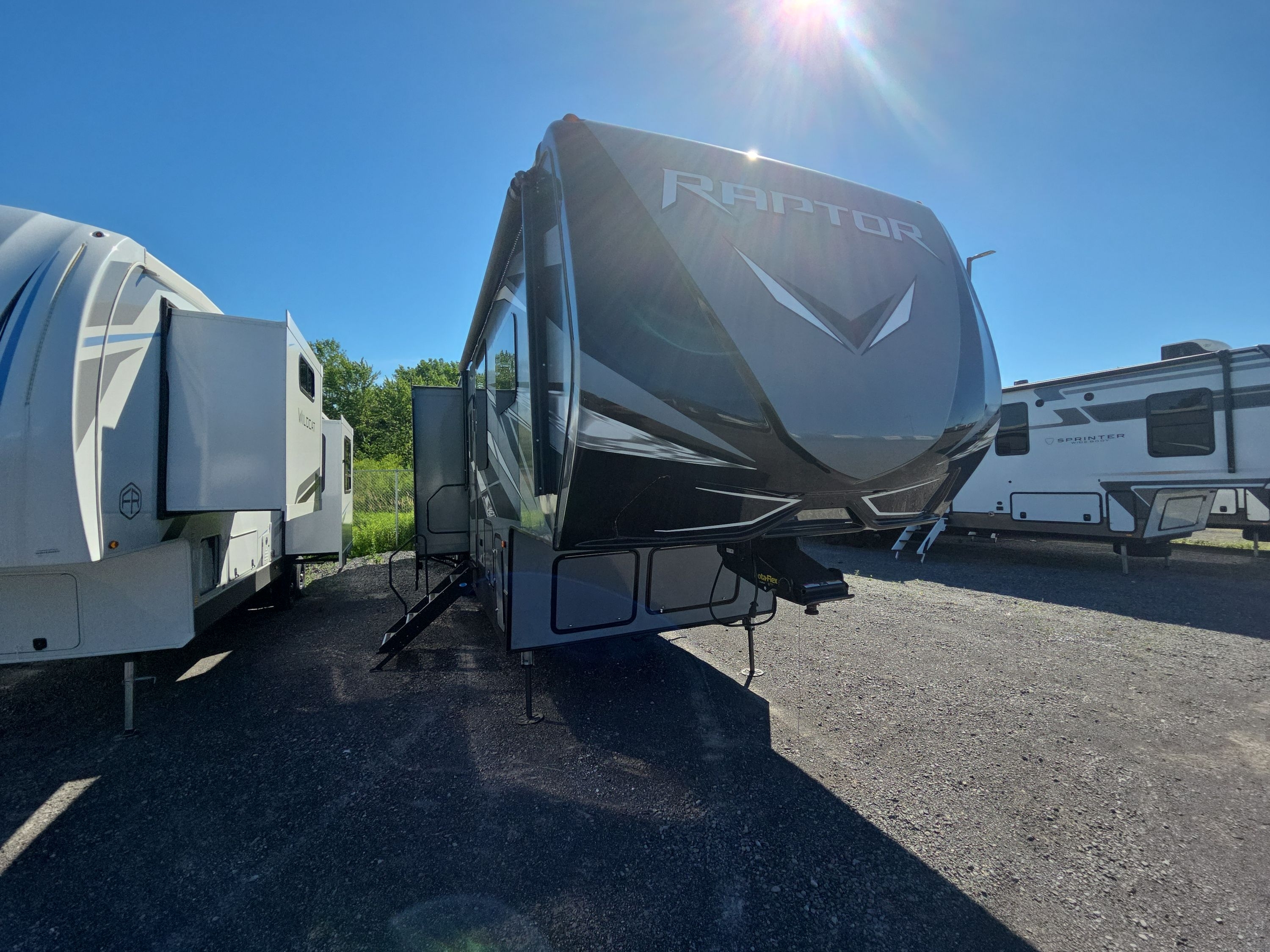2020 Keystone RAPTOR 423 Fifth Wheel Toy Hauler RV