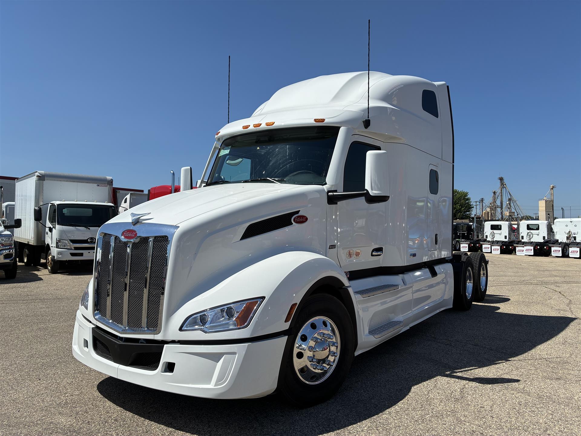2027 PETERBILT 579 in South Saint Paul, MN