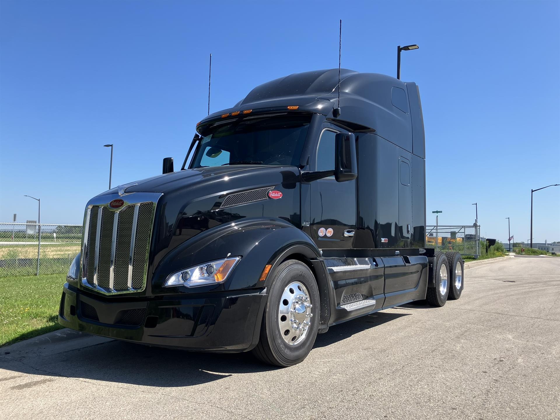 2027 PETERBILT 579 in Stewartville, MN