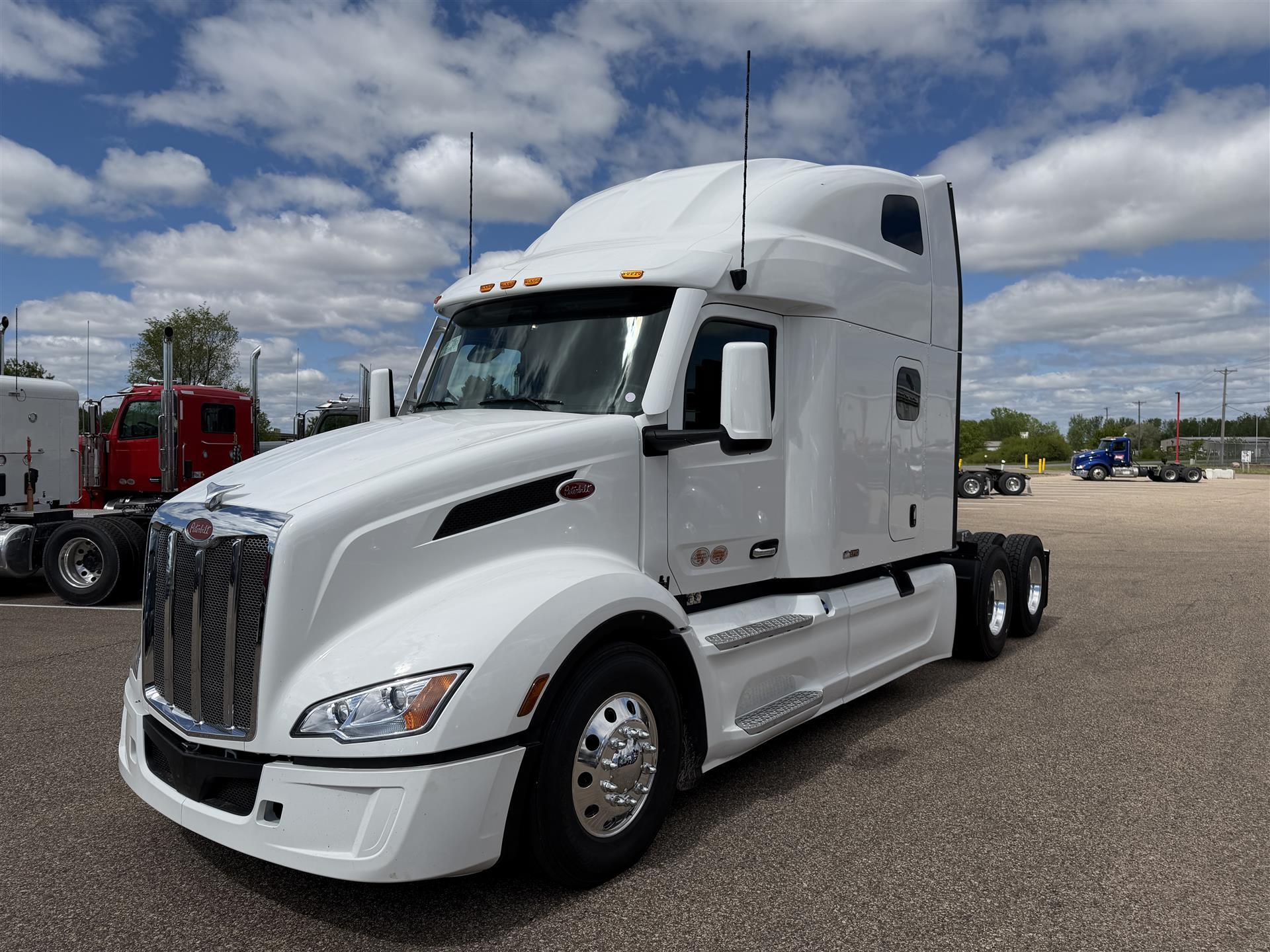 2027 PETERBILT 579 in Eau Claire, WI