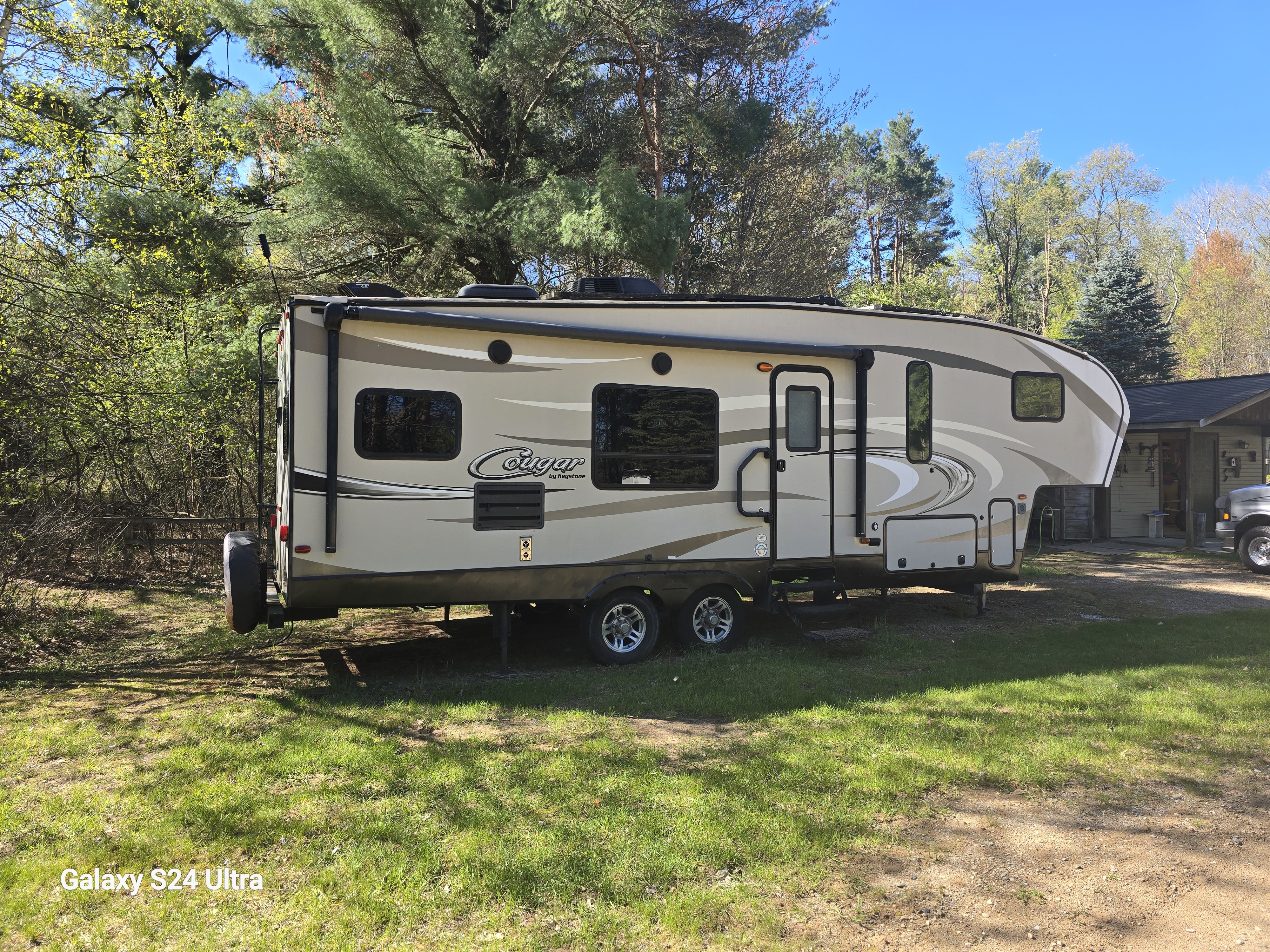 2015 Keystone COUGAR LITE 28RKS in evart MI