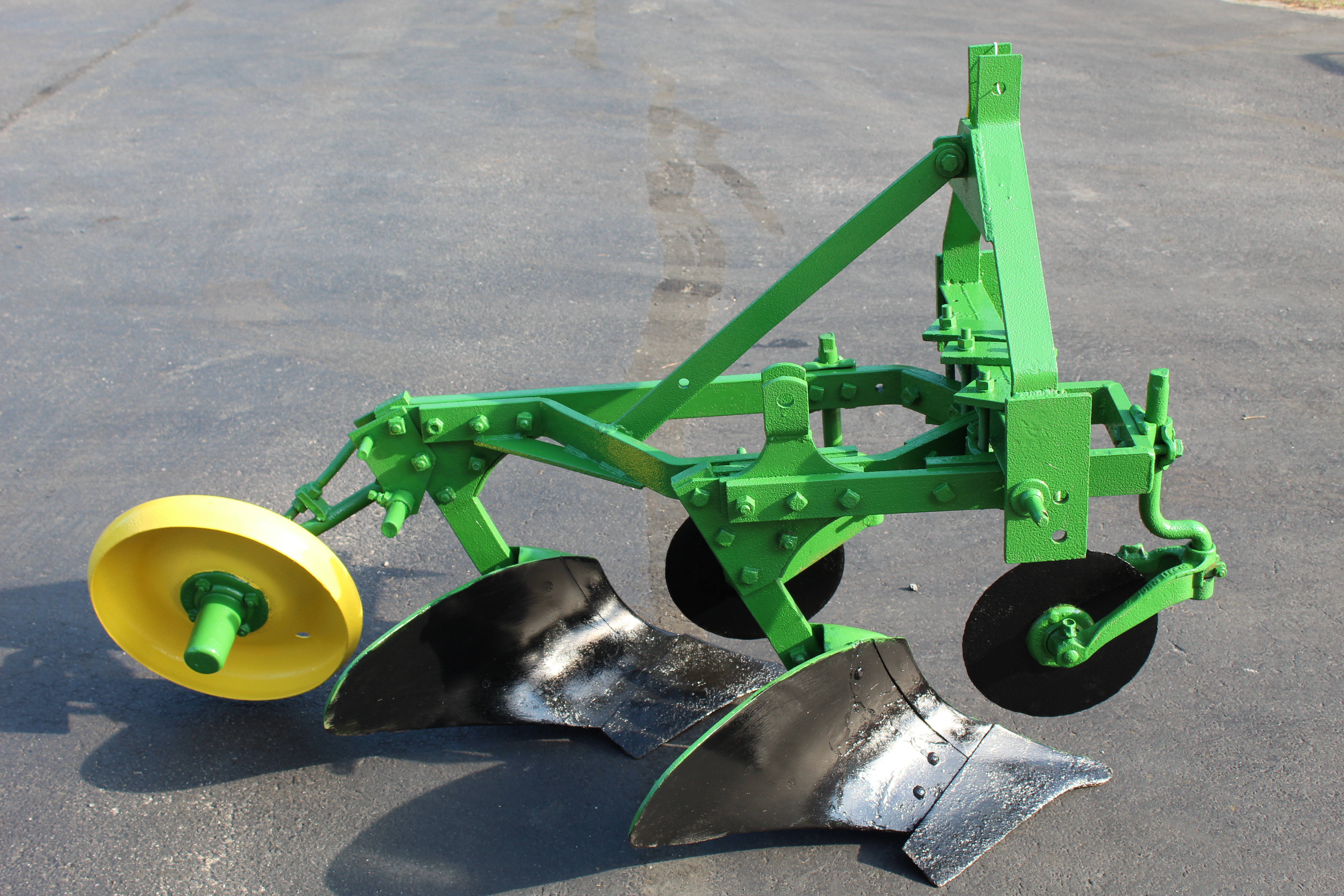 JOHN DEERE 2 Bottom, 3Pt. Hitch Plow in Accomac, VA
