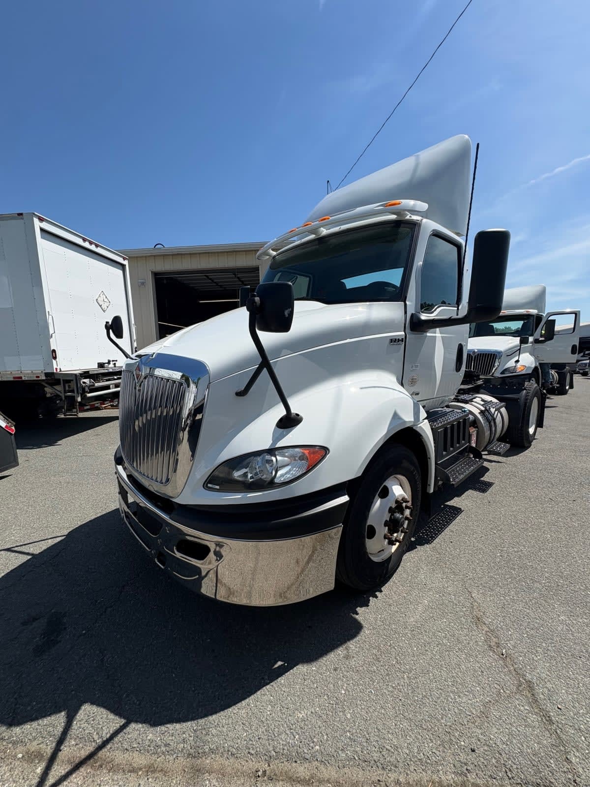 2019 INTERNATIONAL RH613 DAYCAB S/A in Richmond, VA