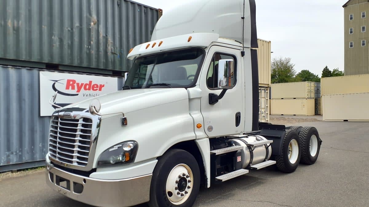 2020 FREIGHTLINER CASCADIA 125 in Springfield, MA