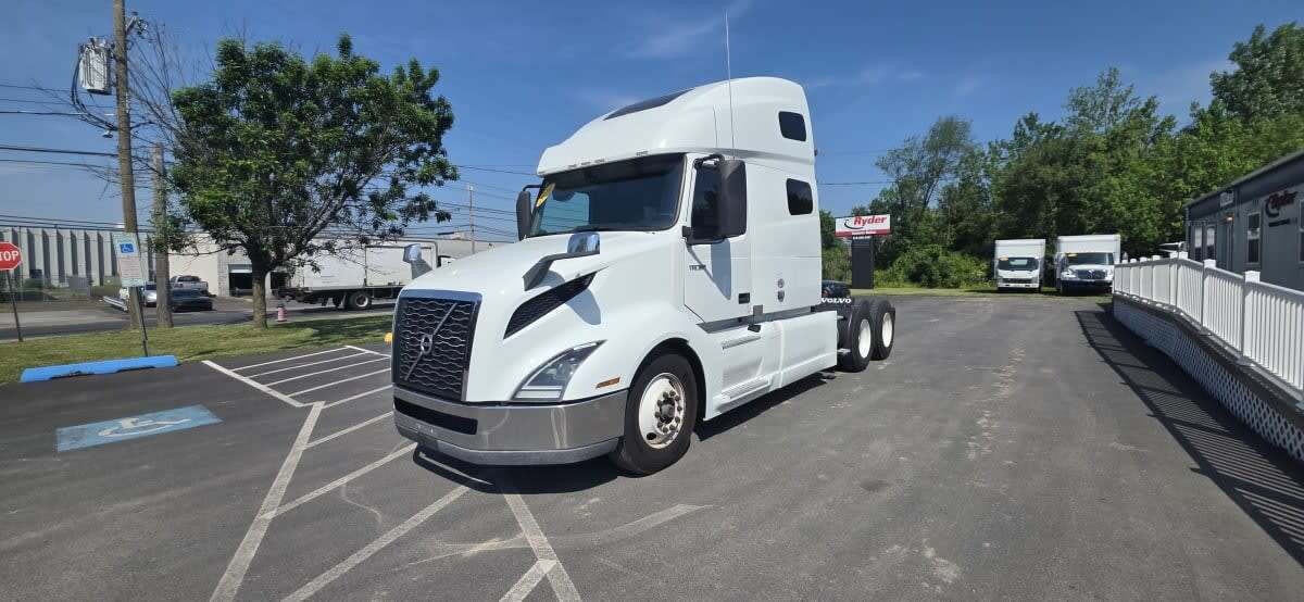 2020 VOLVO VNL64T-760 in Bensalem, PA