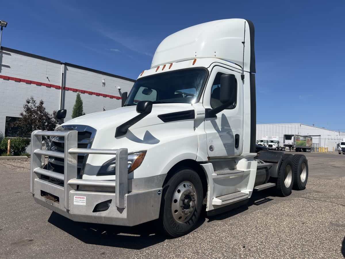 2020 FREIGHTLINER CASCADIA 126 in Minneapolis, MN
