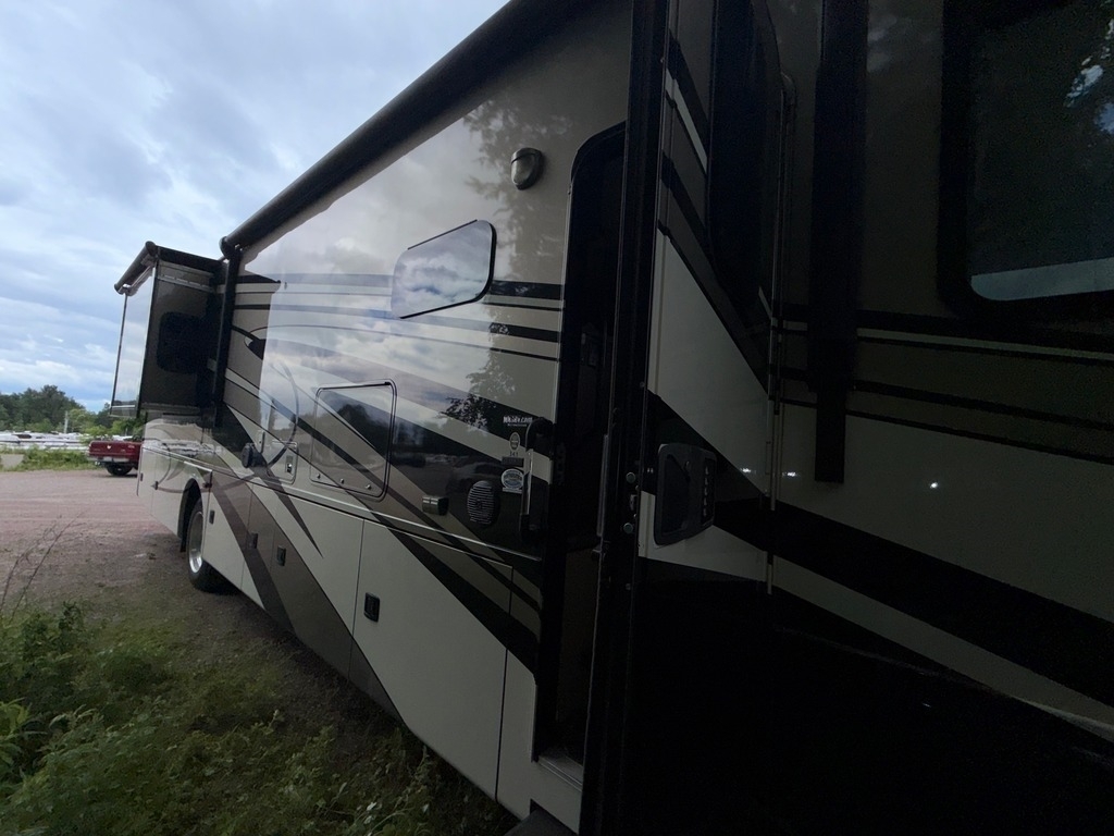 2015 Thor Motor Coach Miramar 34.1 in south burlington VT