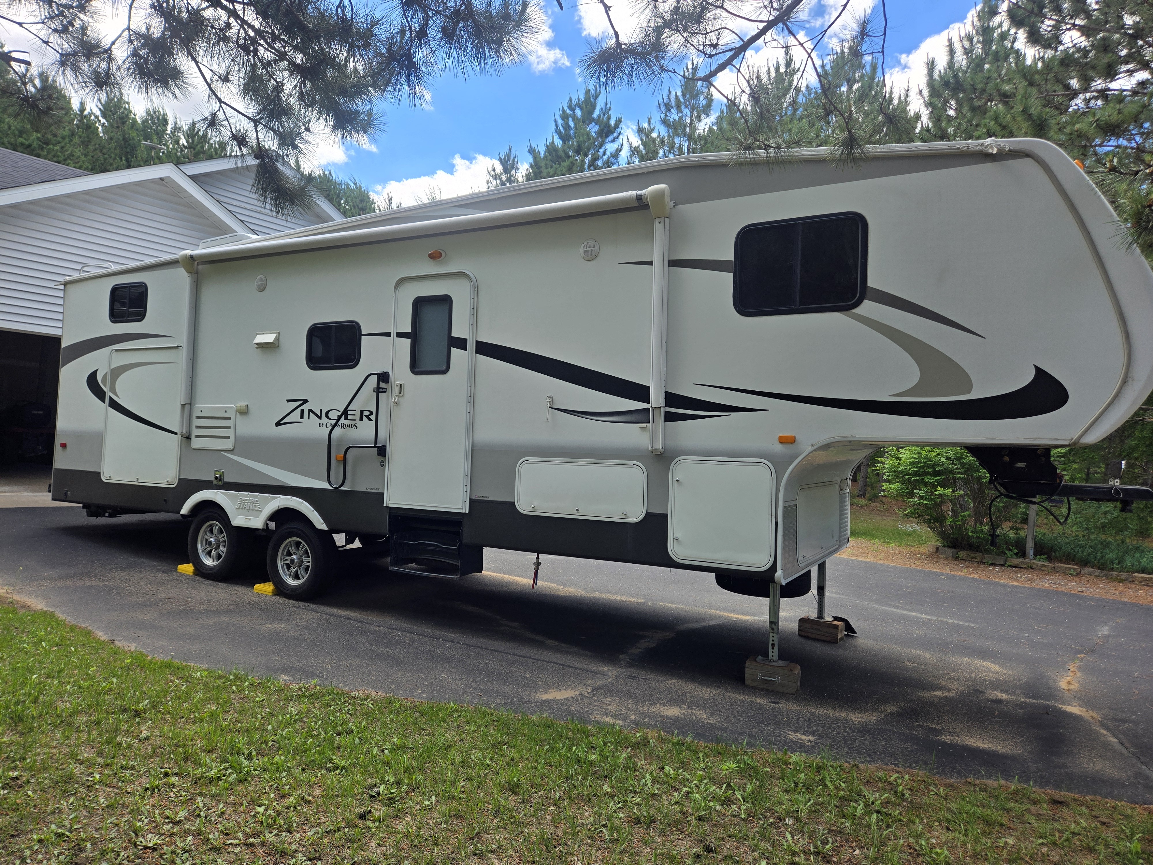 2014 Crossroads ZINGER ZF29BH RV
