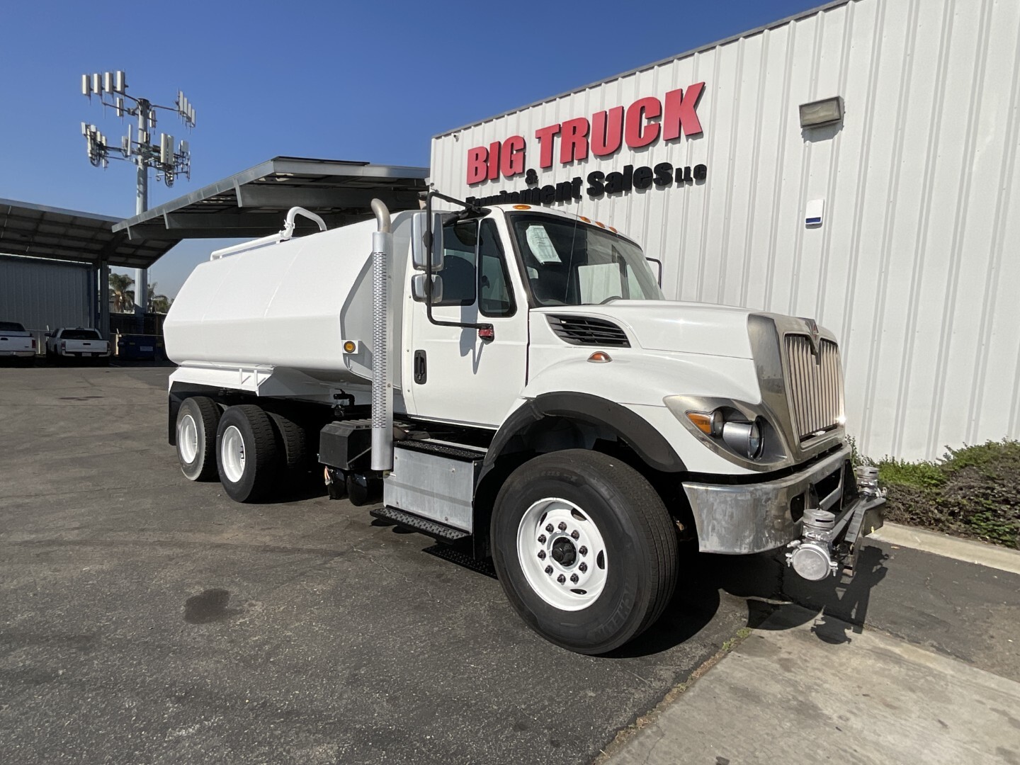 2016 INTERNATIONAL 7400 in Fontana, CA