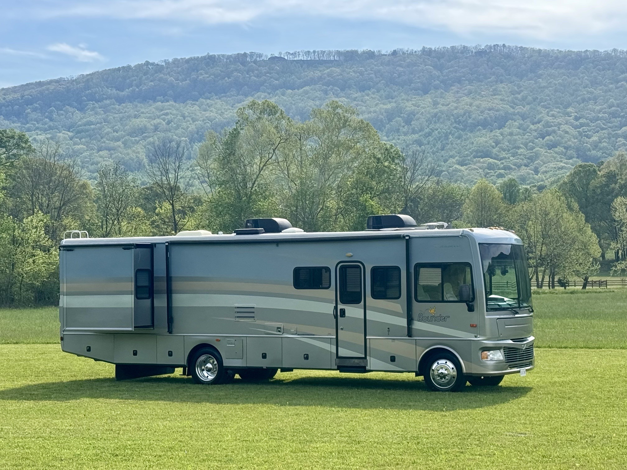 2007 Fleetwood BOUNDER 36Z RV