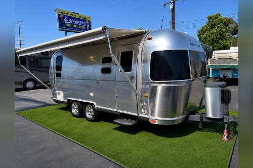 2013 Airstream FLYING CLOUD 23D in colton CA