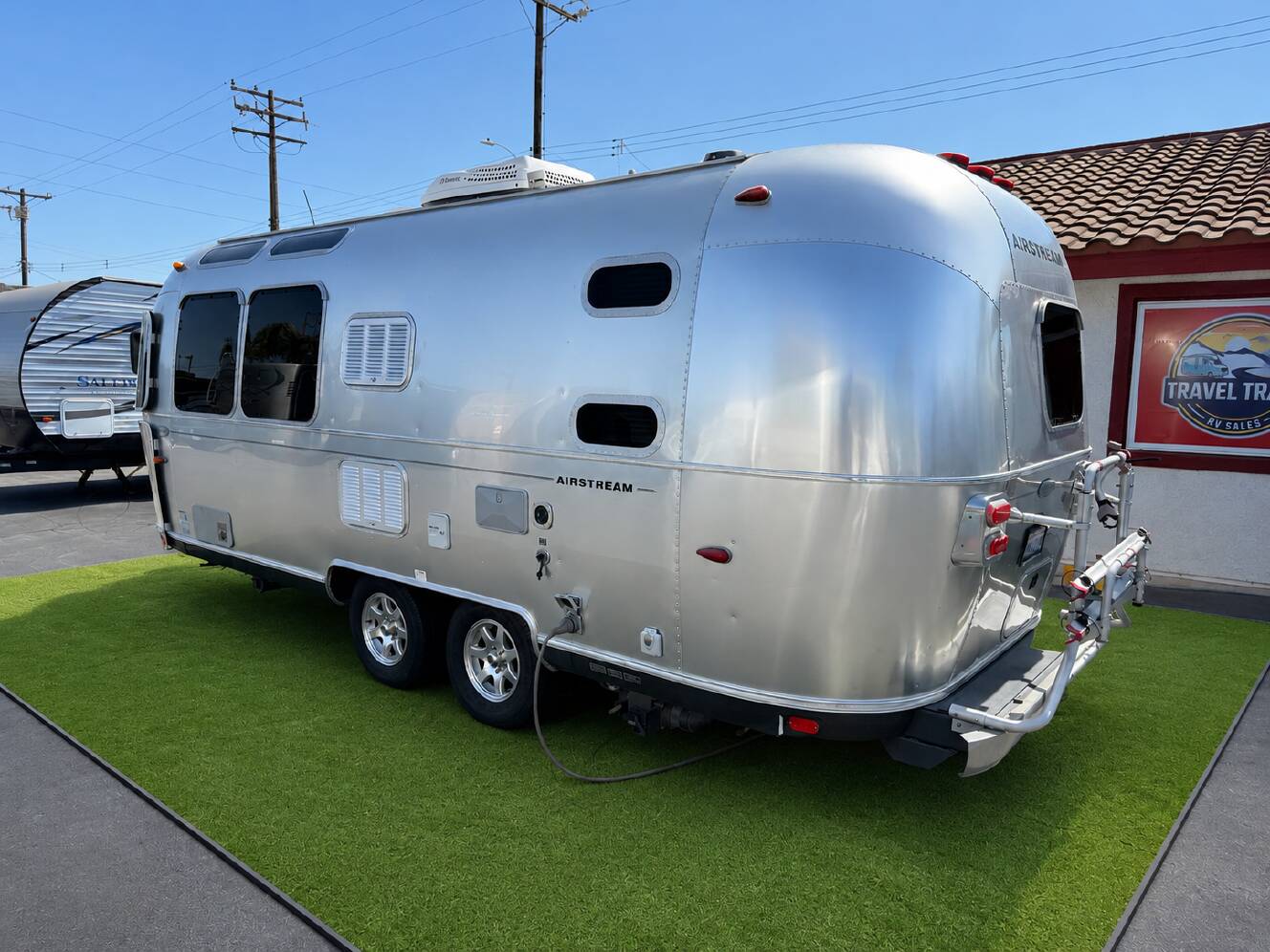 A photo of this 2013 Airstream FLYING CLOUD 23D