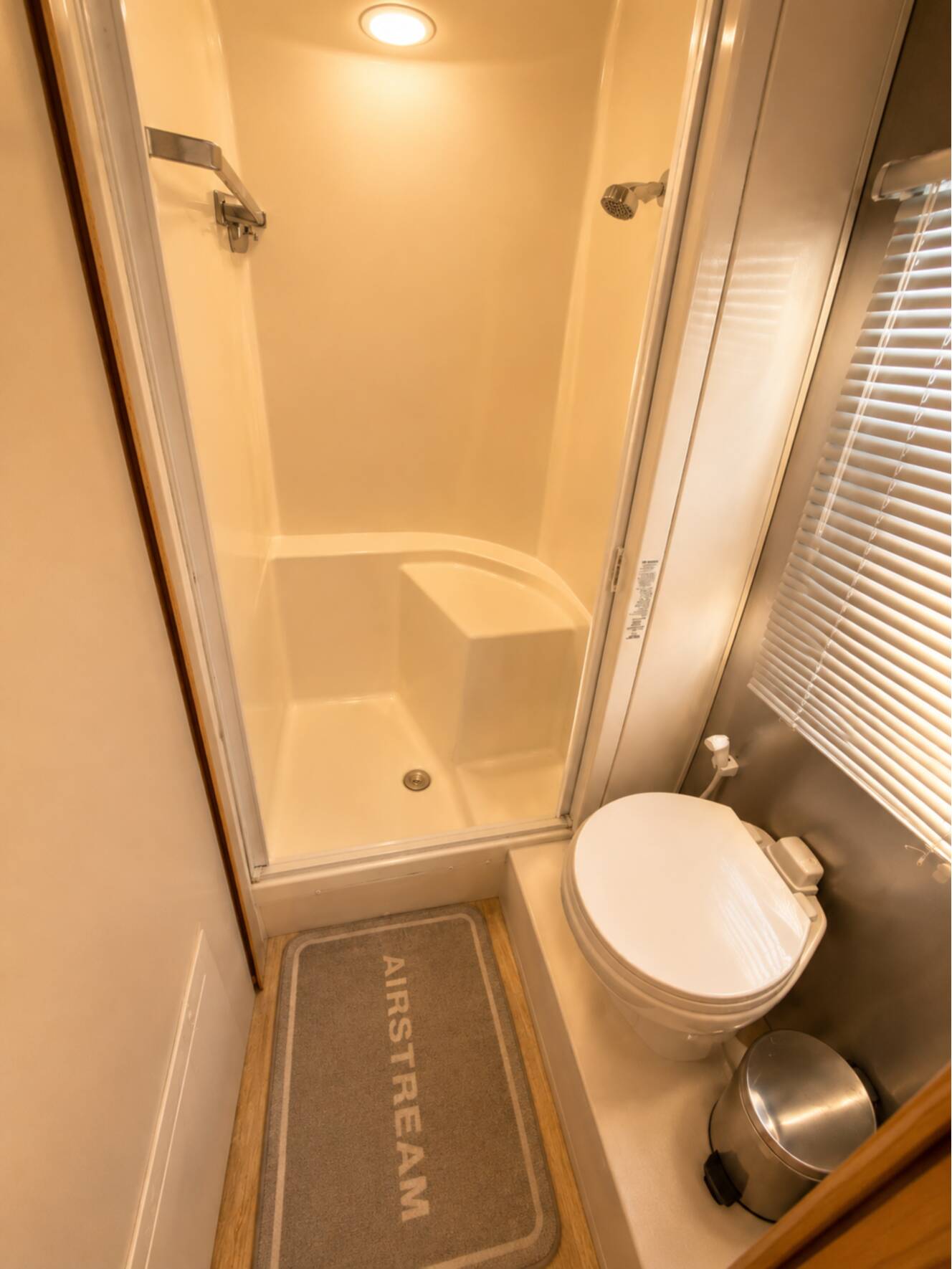 A photo of this 2013 Airstream FLYING CLOUD 23D