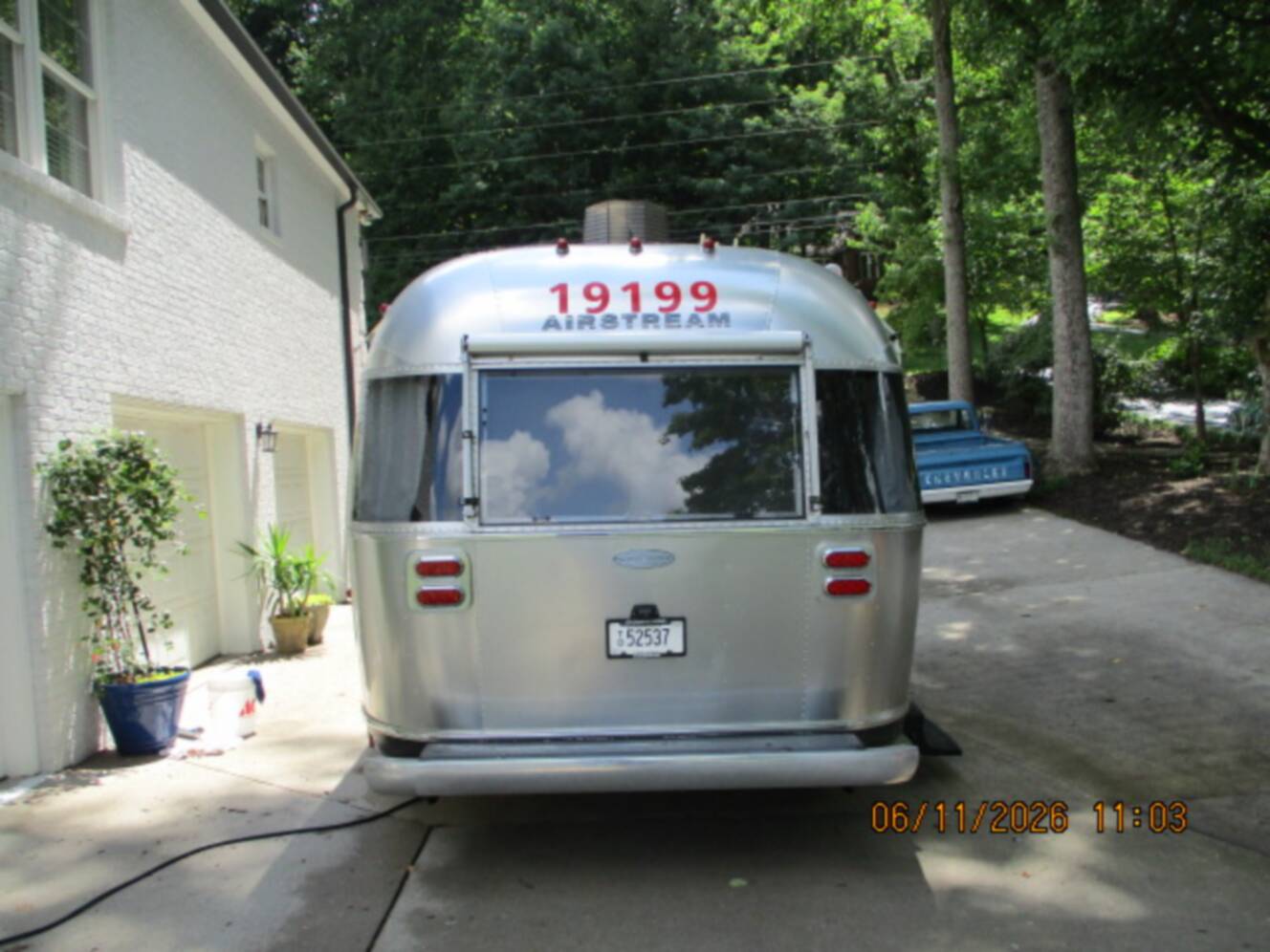 A photo of this 2015 Airstream FLYING CLOUD 25FB QUEEN