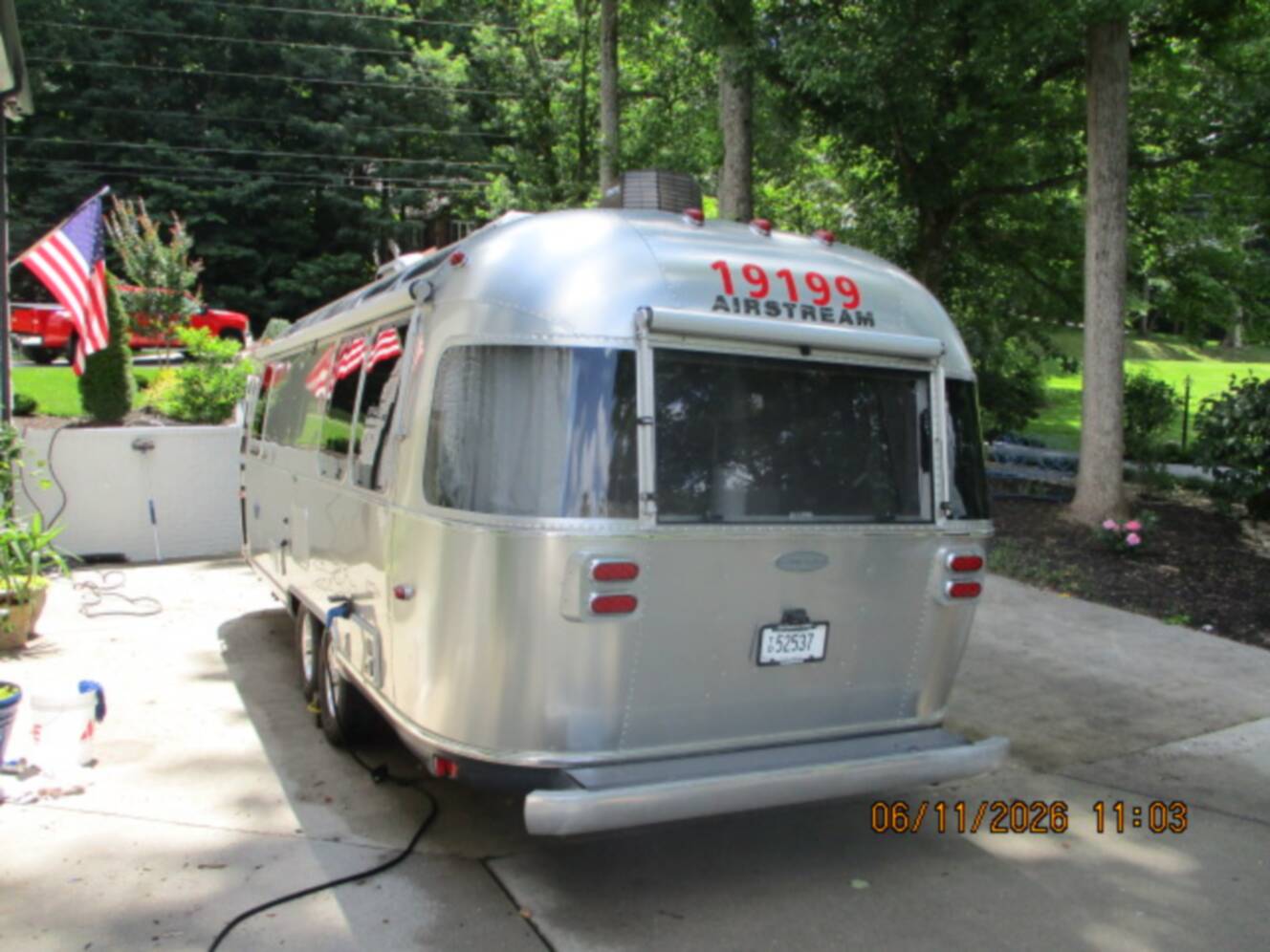 A photo of this 2015 Airstream FLYING CLOUD 25FB QUEEN
