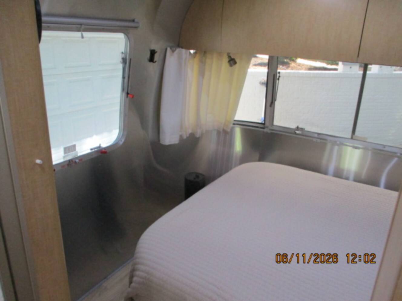A photo of this 2015 Airstream FLYING CLOUD 25FB QUEEN